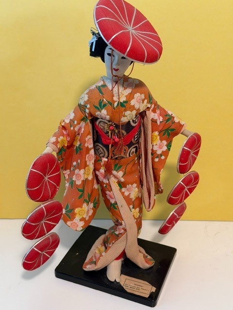 Vintage Japanese Nishi Geisha Hat Dancer Figurine "Nanamaigasa" Meaning 7 Hats