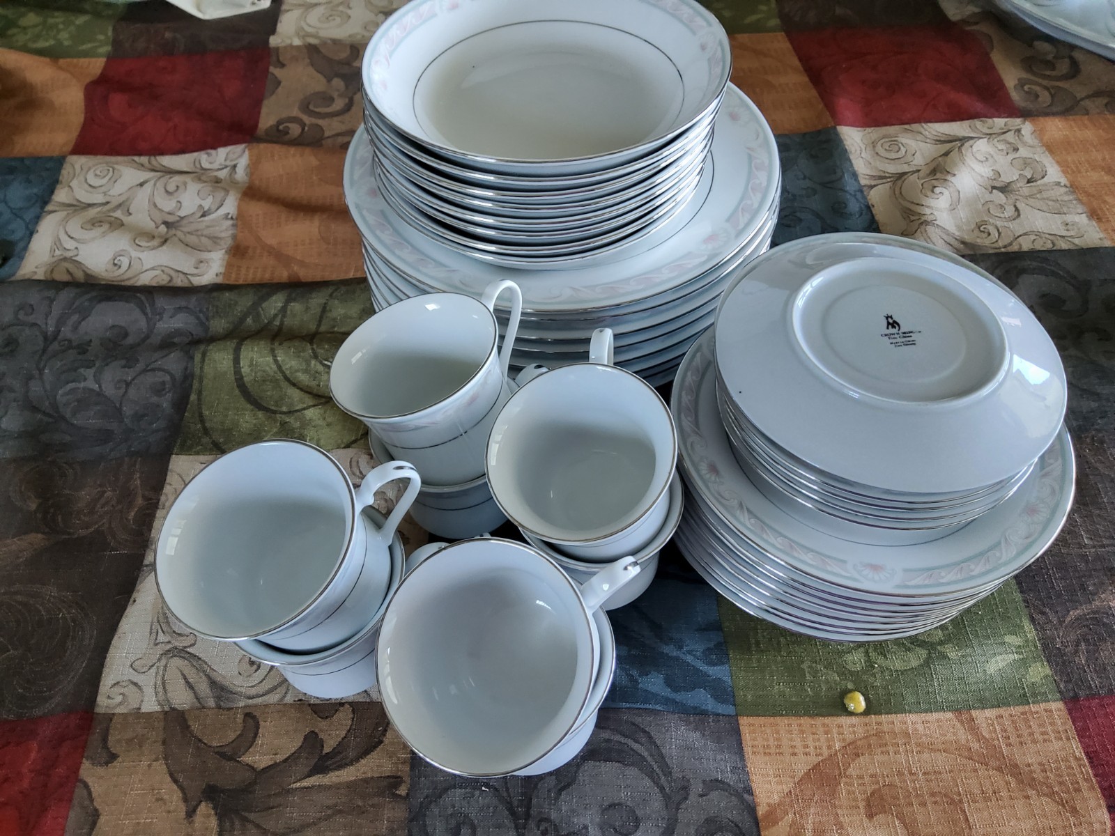 Crown Ming fine china set Croquille pattern Crown Ming fine china set Croquille pattern