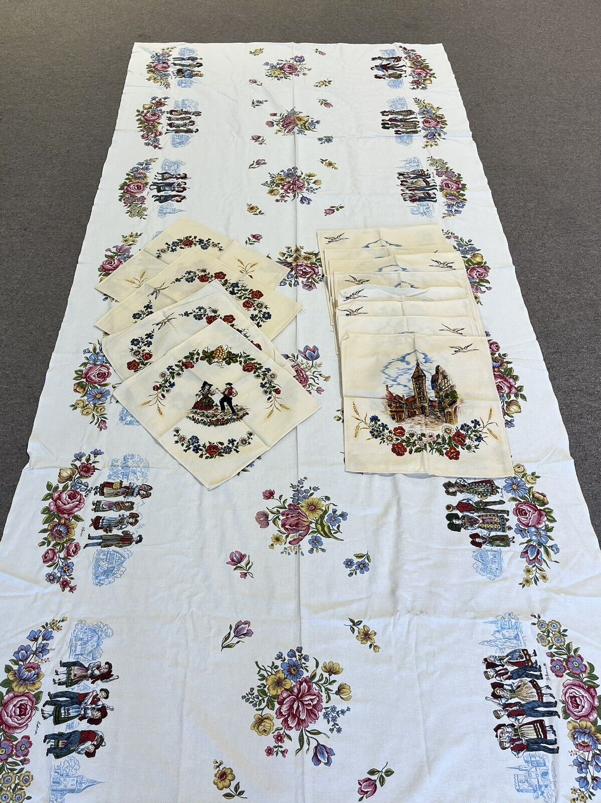 13 pcs Vintage Folk Art printed Tablecloth French 12 Napkins 1 Tablecloth
