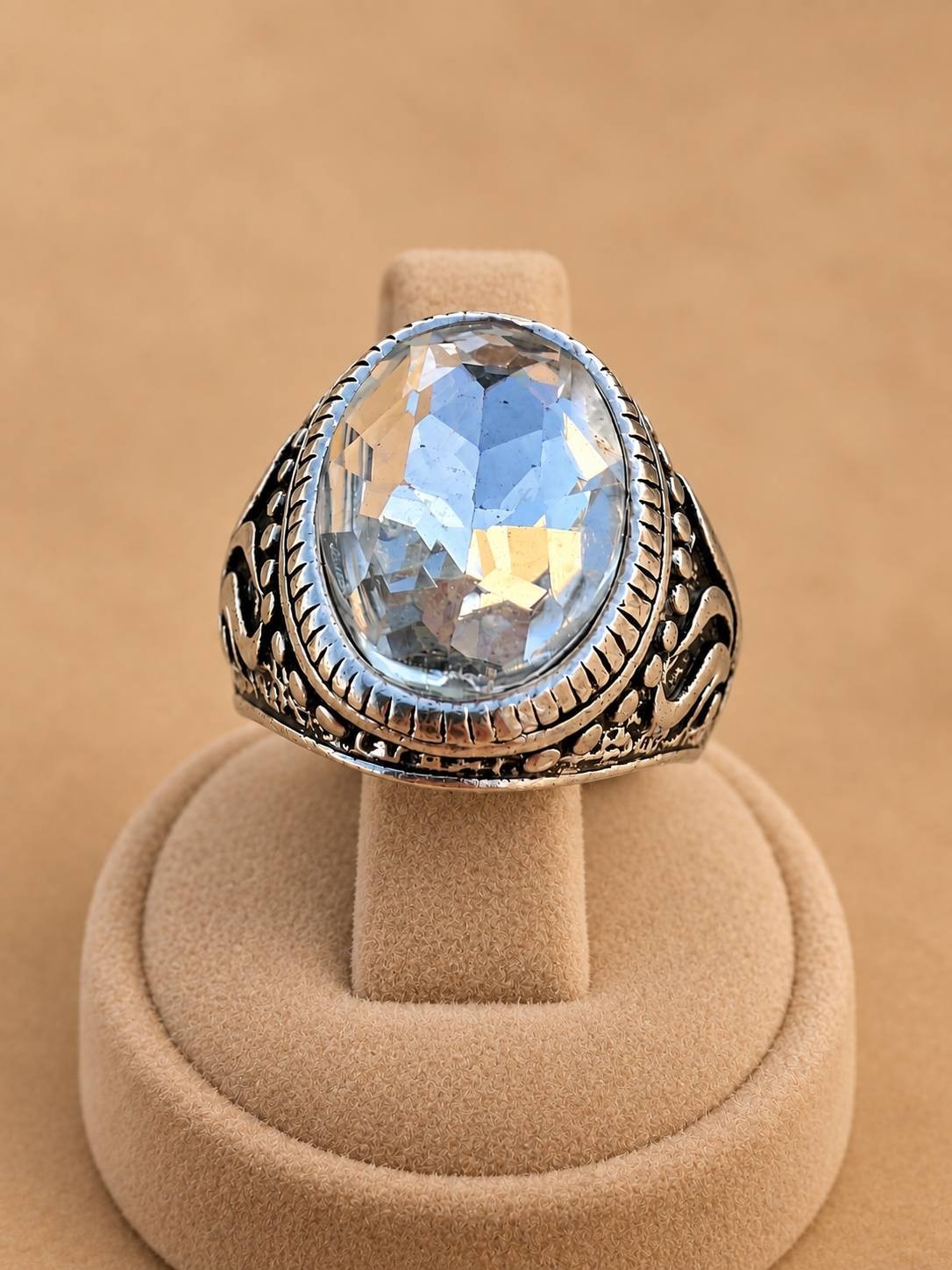 EXTREMELY RARE ANCIENT VICTORIAN RING WHITE STONE OLD ANTIQUE ARTIFACT EXTREMELY RARE ANCIENT VICTORIAN RING WHITE STONE OLD ANTIQUE ARTIFACT