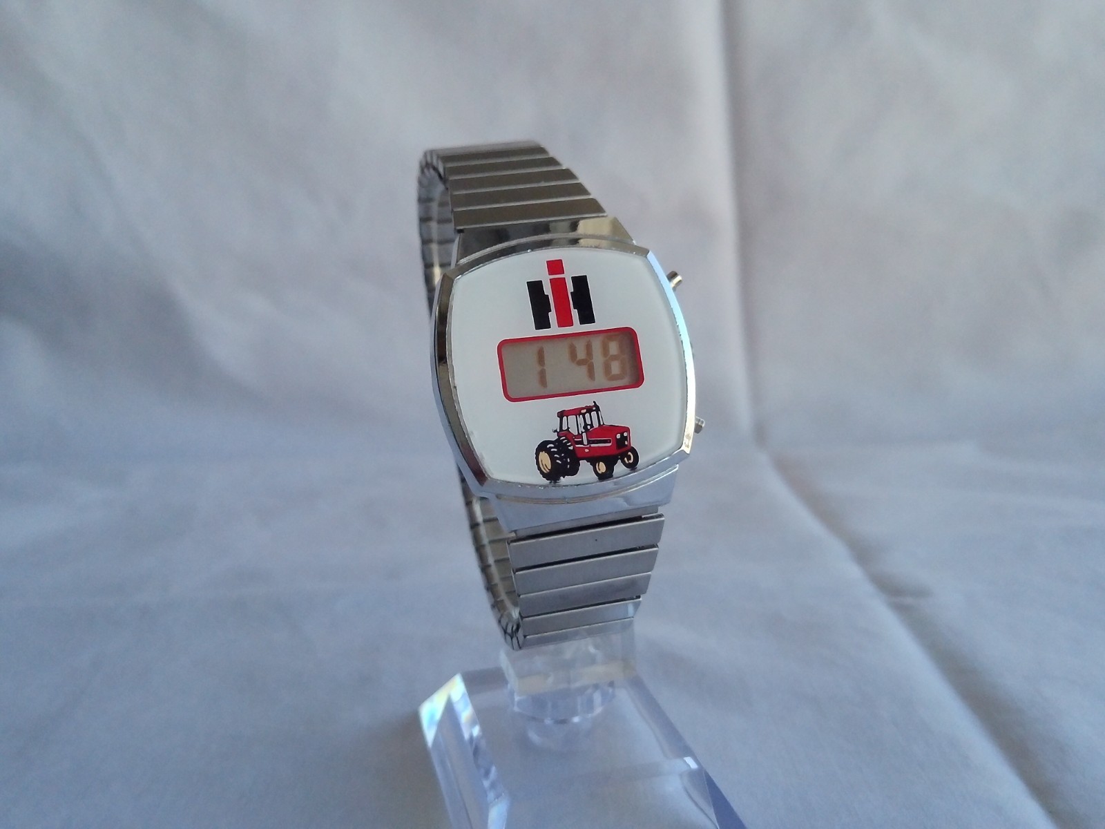 Vintage International Harvester LCD Watch 32.2mm 1976 IH Tractor Promo Mint Runs Vintage International Harvester LCD Watch 32.2mm 1976 IH Tractor Promo Mint Runs