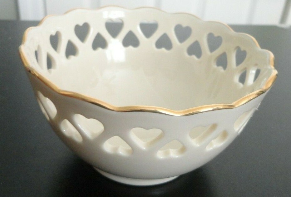 LENOX IVORY HEART EYELET TOP GOLD TRIM BOWL 4 1/4"D X 2 1/4" H LENOX IVORY HEART EYELET TOP GOLD TRIM BOWL 4 1/4"D X 2 1/4" H