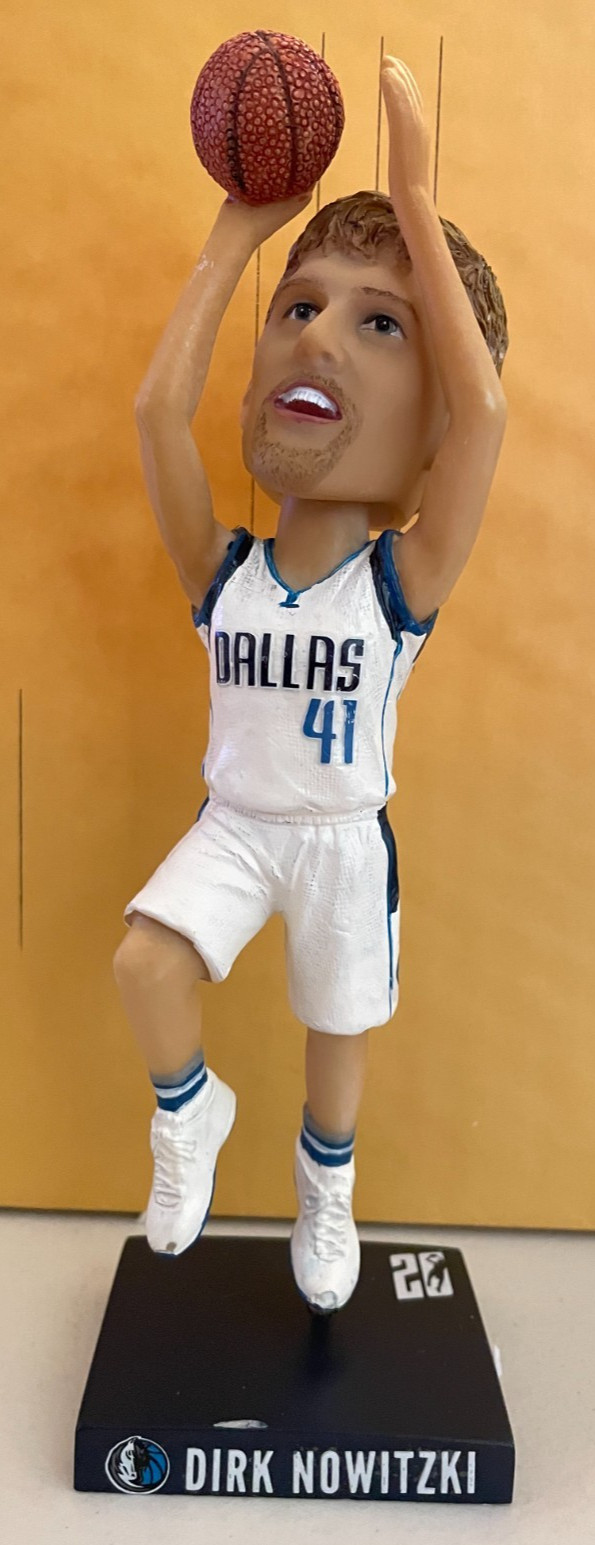 2017 DIRK NOWITZKI MINT "TWENTY SEASONS" 30,000 CAREER PTS. BOBBLEHEAD #9 of 10
