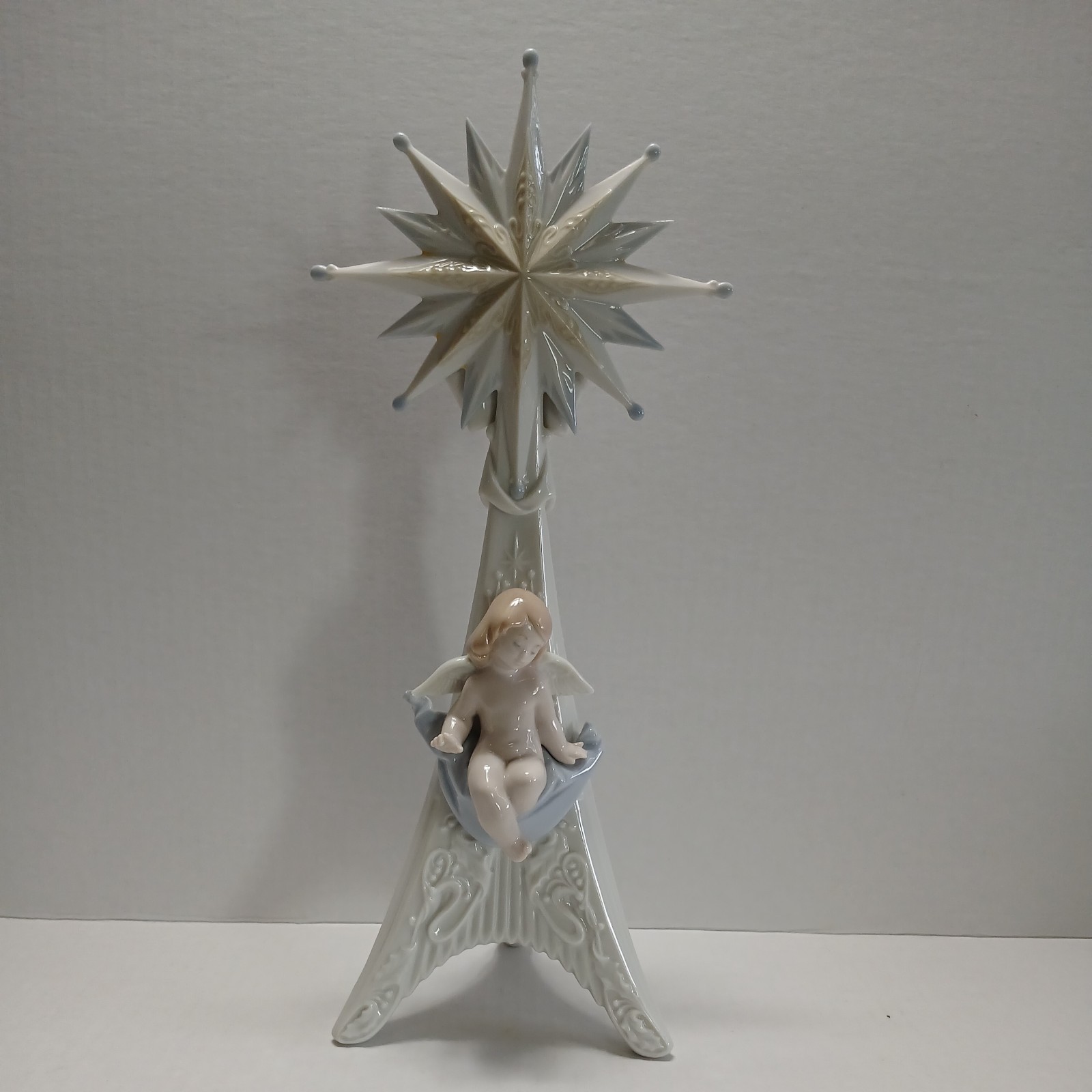 LLADRO "ANGELIC LIGHT" - #6586 - BABY ANGEL - CANDLE OPTIONAL - 