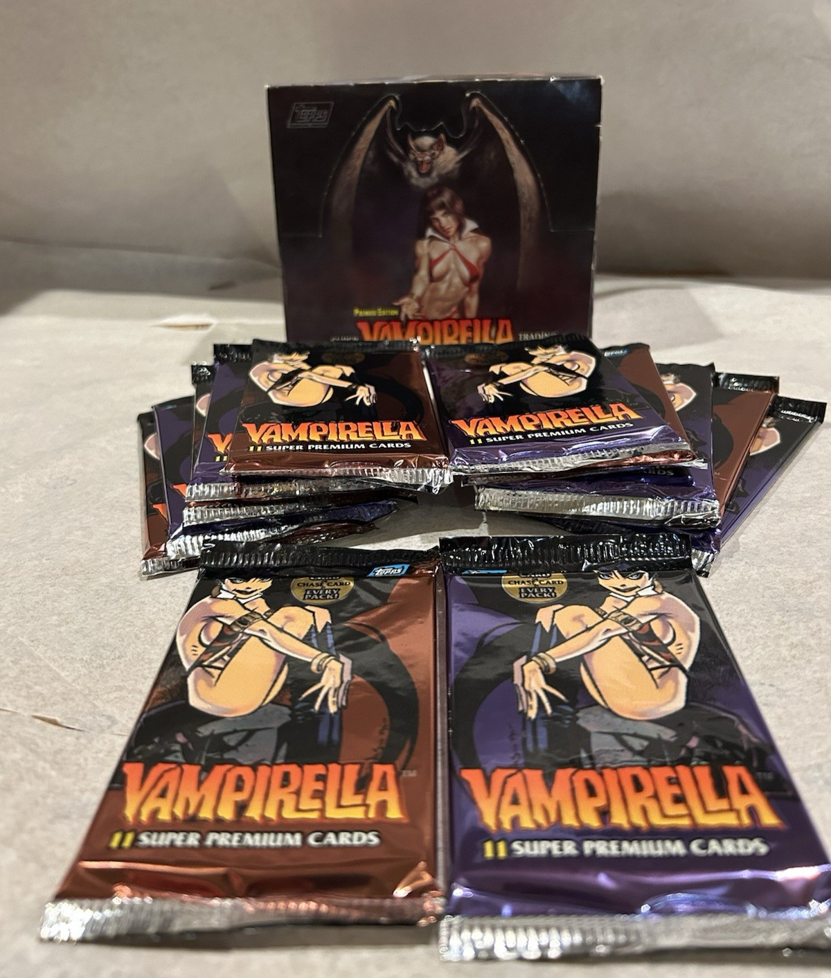VAMPIRELLA Super Premium Topps (1995) TWELVE Factory Sealed Packs Incl. Box VAMPIRELLA Super Premium Topps (1995) TWELVE Factory Sealed Packs Incl. Box