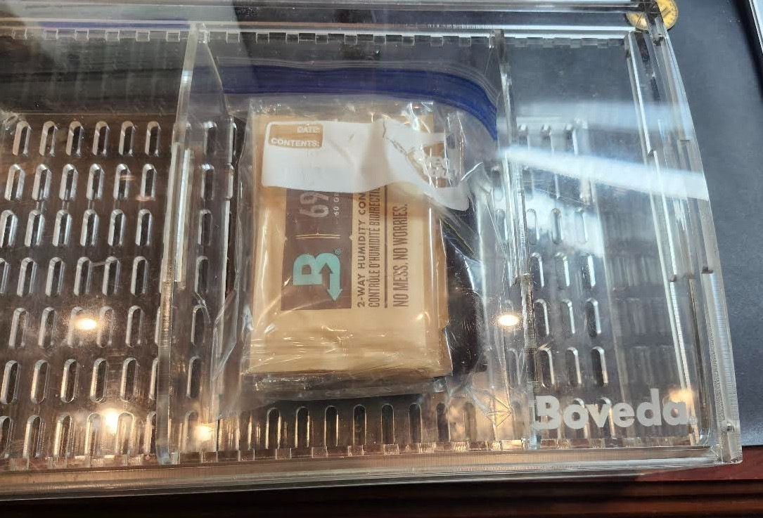 Large Clear Acrylic 75-Cigar Humidor by Boveda USED BUT NOT ABUSED 
