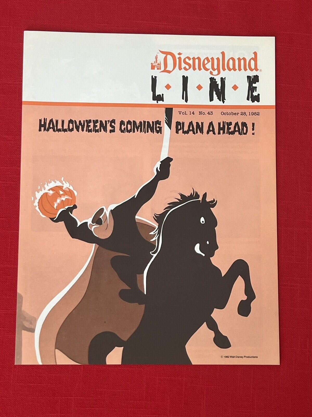 Disneyland Line Magazine HALLOWEEN PLAN A HEAD 82 horseman Oct Disney Cast Memb