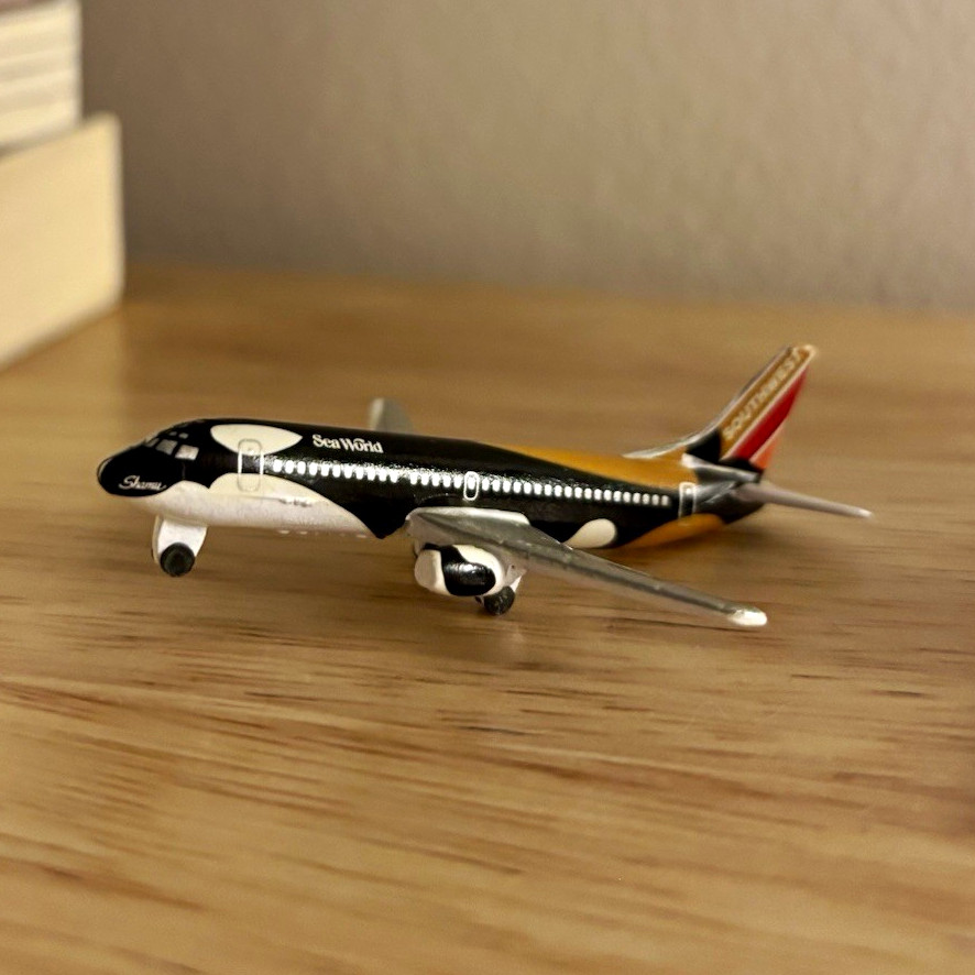 Schabak Southwest Airlines Shamu One Boeing 737-300 1:600 Diecast Model w/ Box Schabak Southwest Airlines Shamu One Boeing 737-300 1:600 Diecast Model w/ Box
