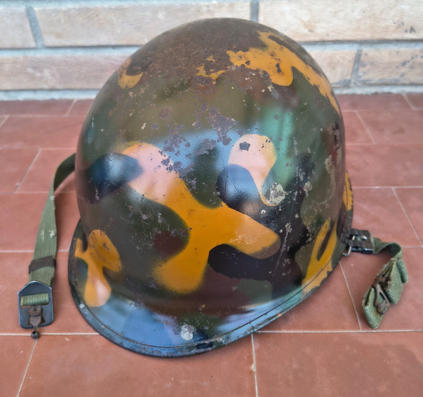 *RARE* 1960s ARVN SOUTH VIETNAMESE CAMO HELMET & LINER VIETNAM WAR CAMOUFLAGE *RARE* 1960s ARVN SOUTH VIETNAMESE CAMO HELMET & LINER VIETNAM WAR CAMOUFLAGE