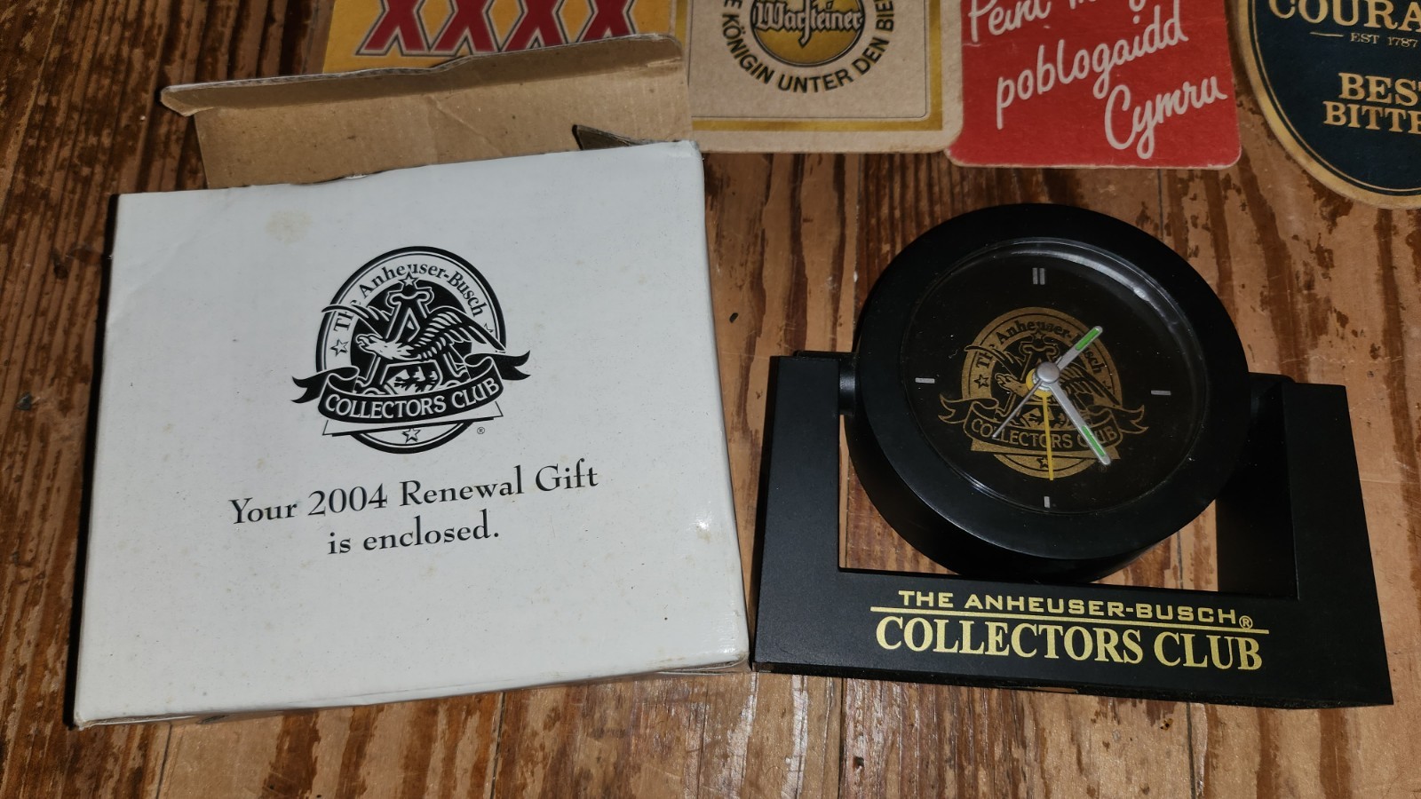 2004 Anheuser Busch Collector's Club Renewel Gift Desk Clock 2004 Anheuser Busch Collector's Club Renewel Gift Desk Clock