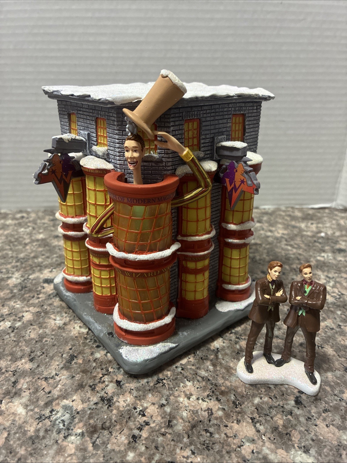 The Harry Potter Hawthorne Village Collection Weasleys' Wizard Wheezes NEW The Harry Potter Hawthorne Village Collection Weasleys' Wizard Wheezes NEW
