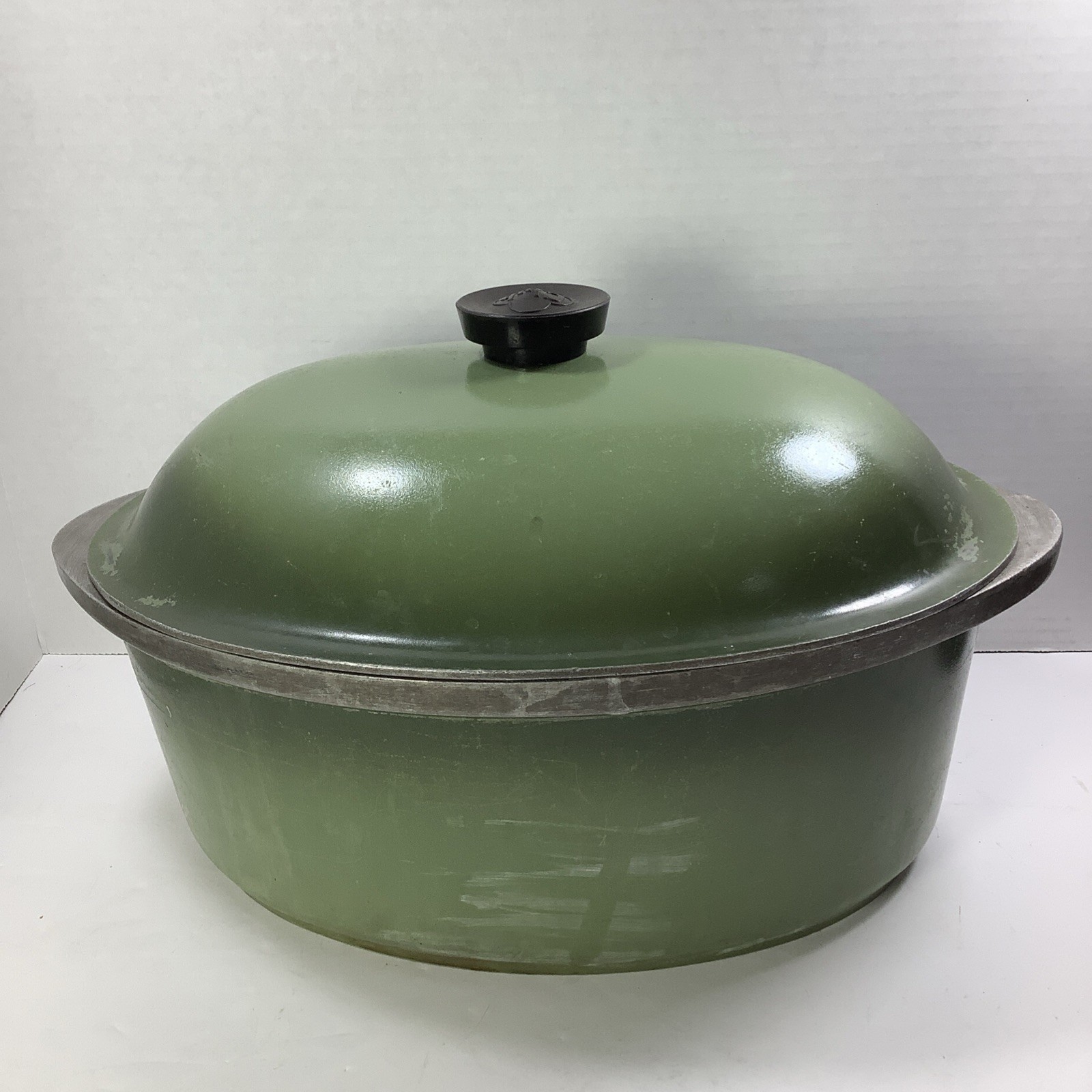 Vintage 6 qt CLUB Aluminum Oval Roaster Green Lid Logo Dutch Oven 14.5” Vintage 6 qt CLUB Aluminum Oval Roaster Green Lid Logo Dutch Oven 14.5”