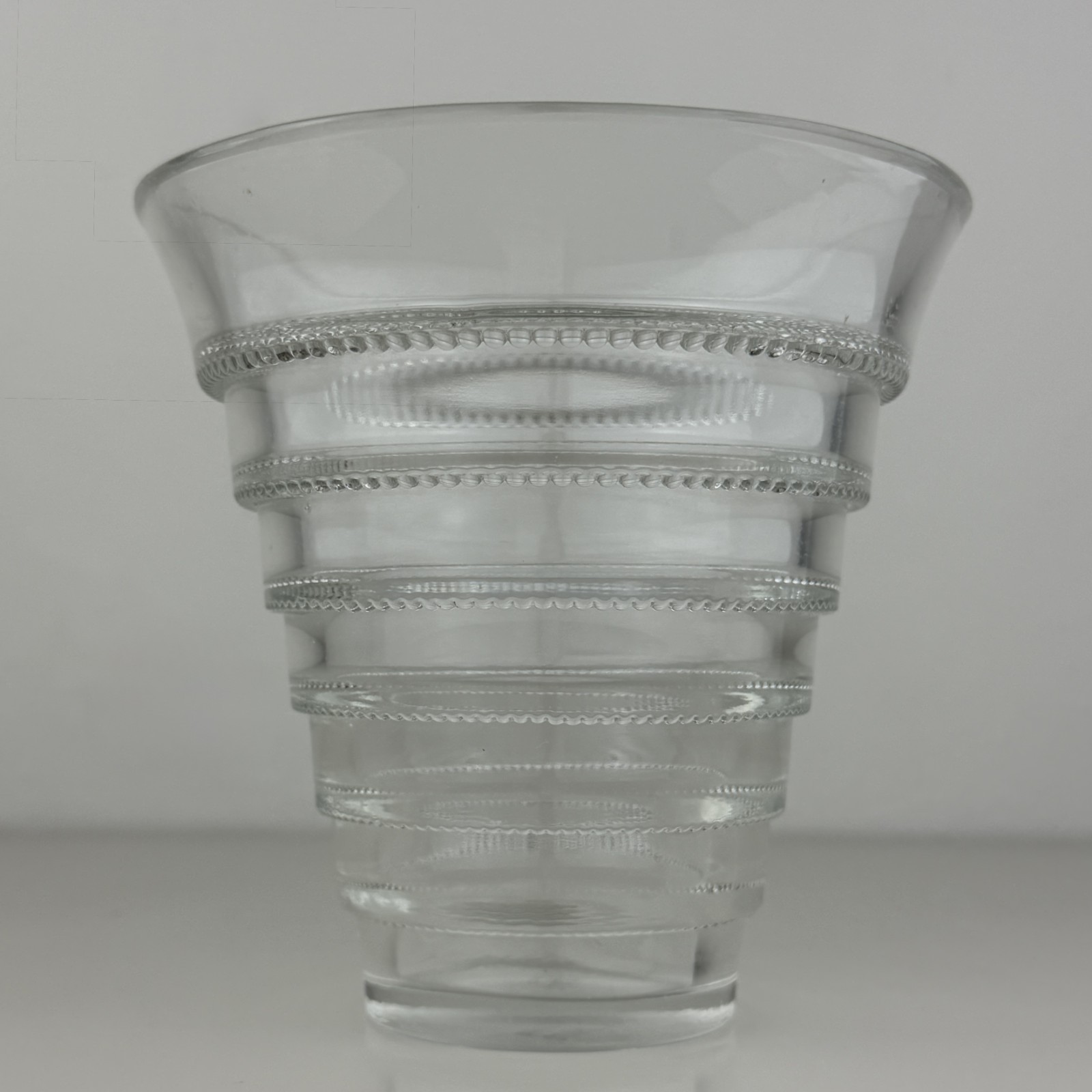 René Lalique “Meudon” Art Deco Vase – France c.1933, Signed R. Lalique René Lalique “Meudon” Art Deco Vase – France c.1933, Signed R. Lalique
