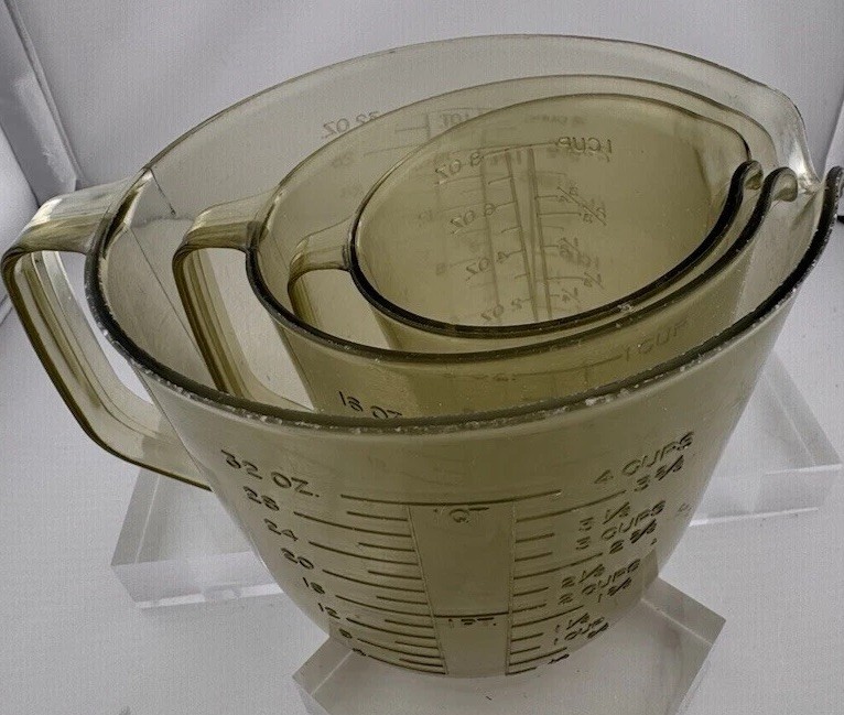 Vintage 1970s Rubbermaid 3-Piece Plastic Measuring Cup Set
