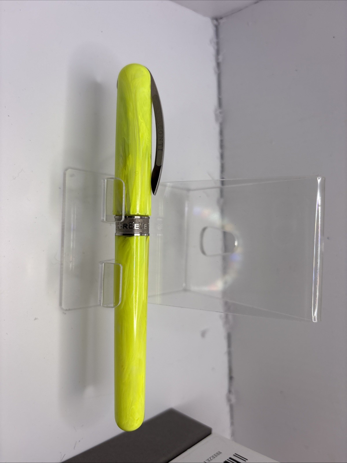 BRAND NEW VISCONTI LEMON BREEZE FOUNTAIN PEN WITH CONVERTER BRAND NEW VISCONTI LEMON BREEZE FOUNTAIN PEN WITH CONVERTER
