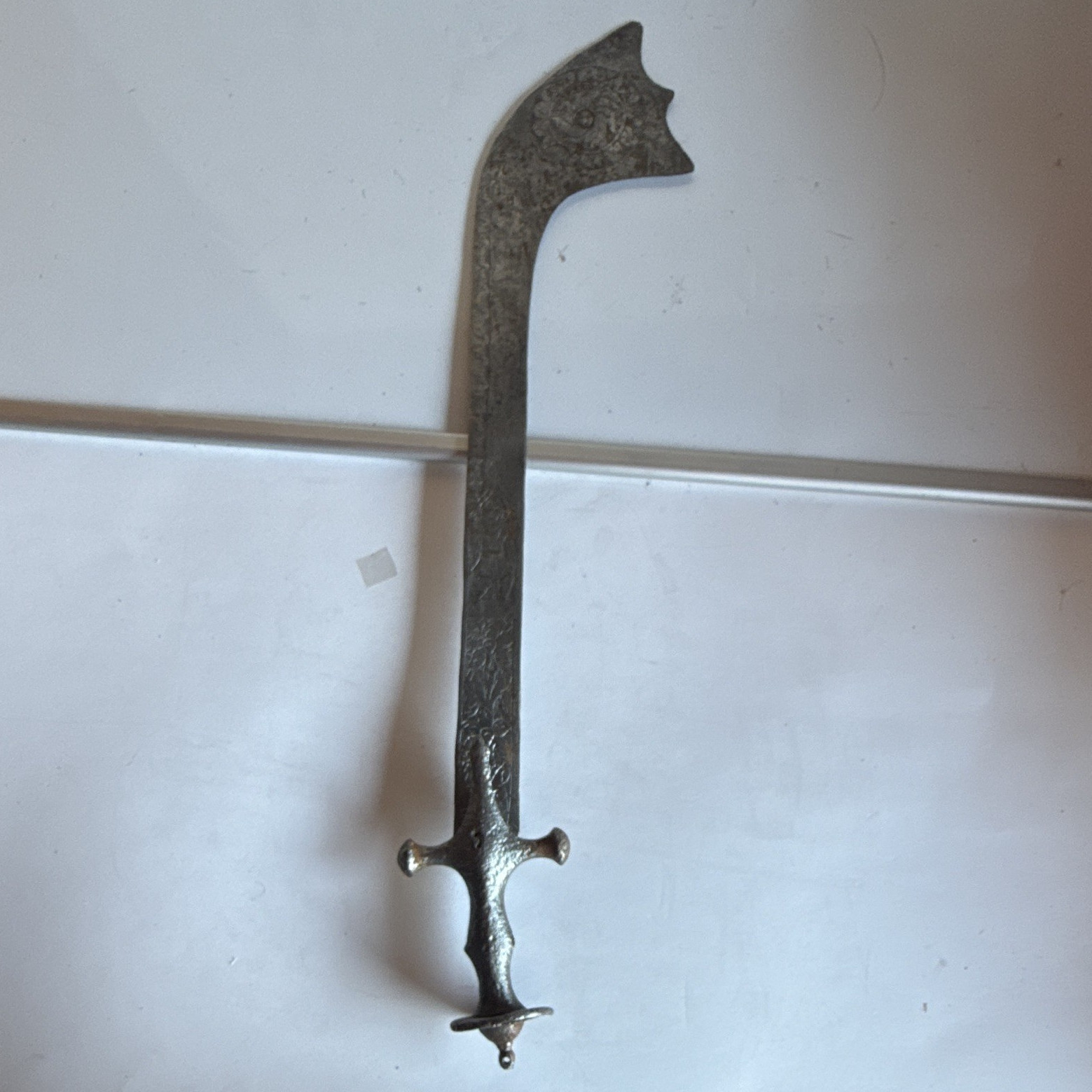 Etched Metal Shotel Curved Single-Edge Sword Silver/Gold Tone Animal Head Handle