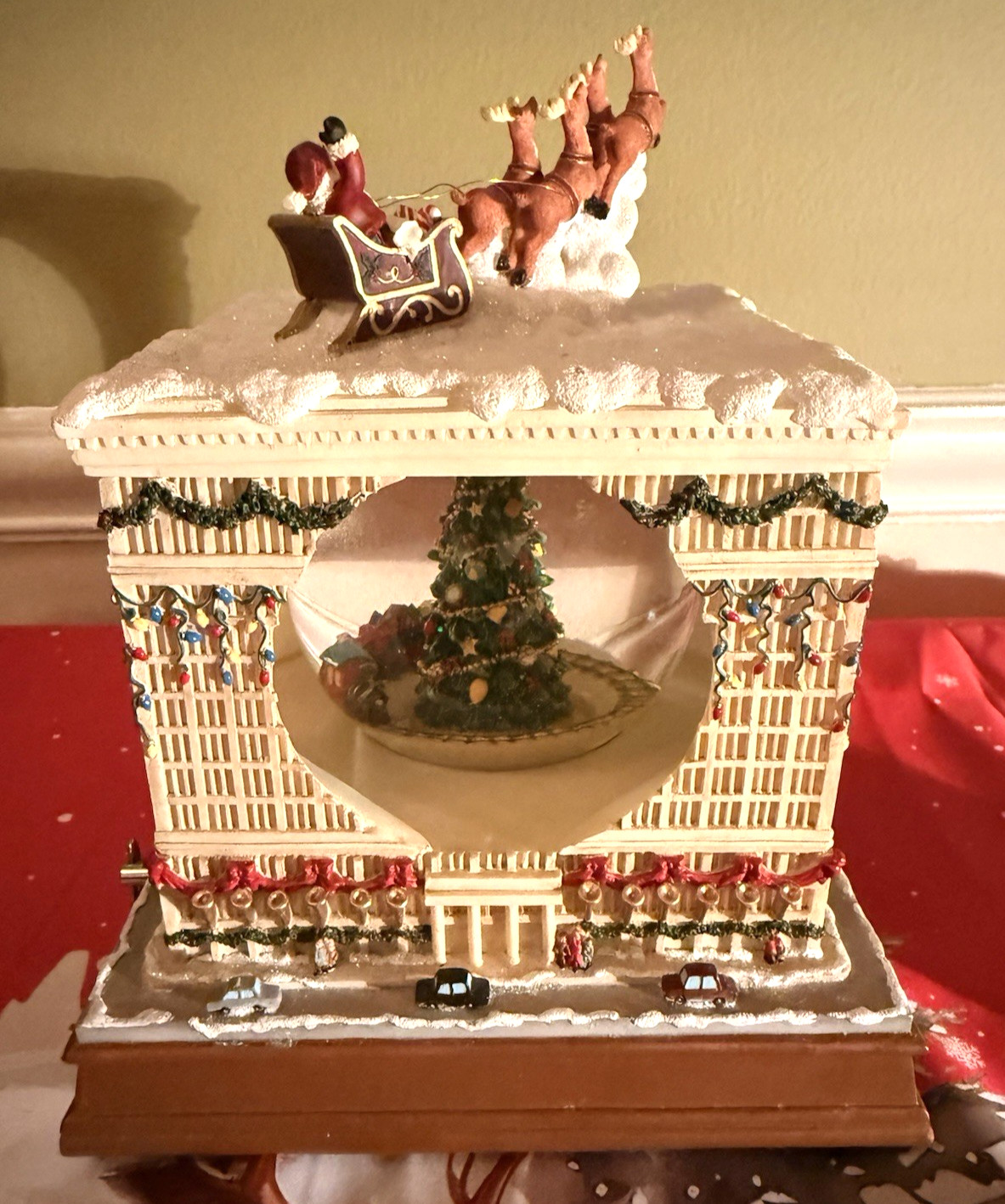 Rare Marshall Field & Co Chicago Musical Snow Globe Rare Marshall Field & Co Chicago Musical Snow Globe