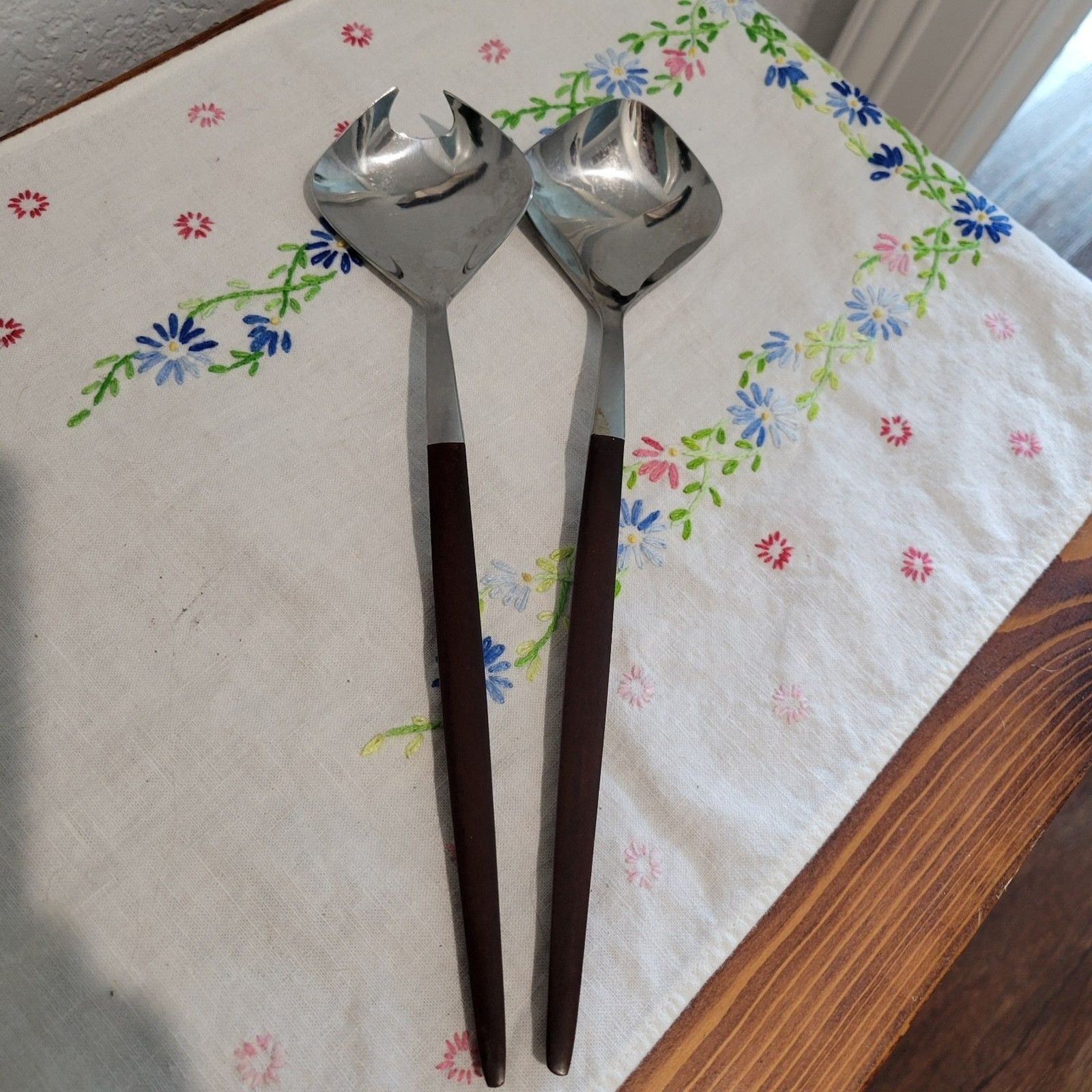 VTG 2pc Pyramid Stainless/Faux Wood Salad Servers 10 3/8" Japan EKCO Canoe Muffi VTG 2pc Pyramid Stainless/Faux Wood Salad Servers 10 3/8" Japan EKCO Canoe Muffi