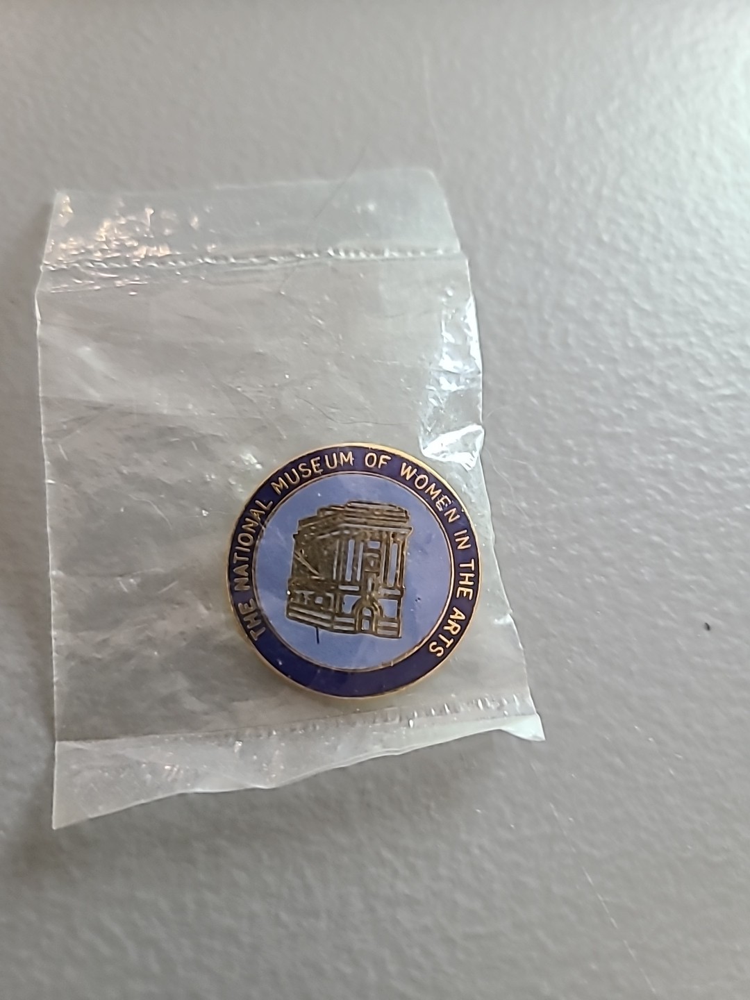 Unopened The National Museum of Women in The Arts 1" Metal & Enamel Lapel Pin 