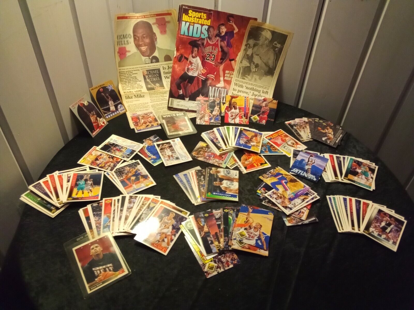 Vintage junk drawer lot.Michael Jordan SportsMemorabilia Basketball Cards Rookie