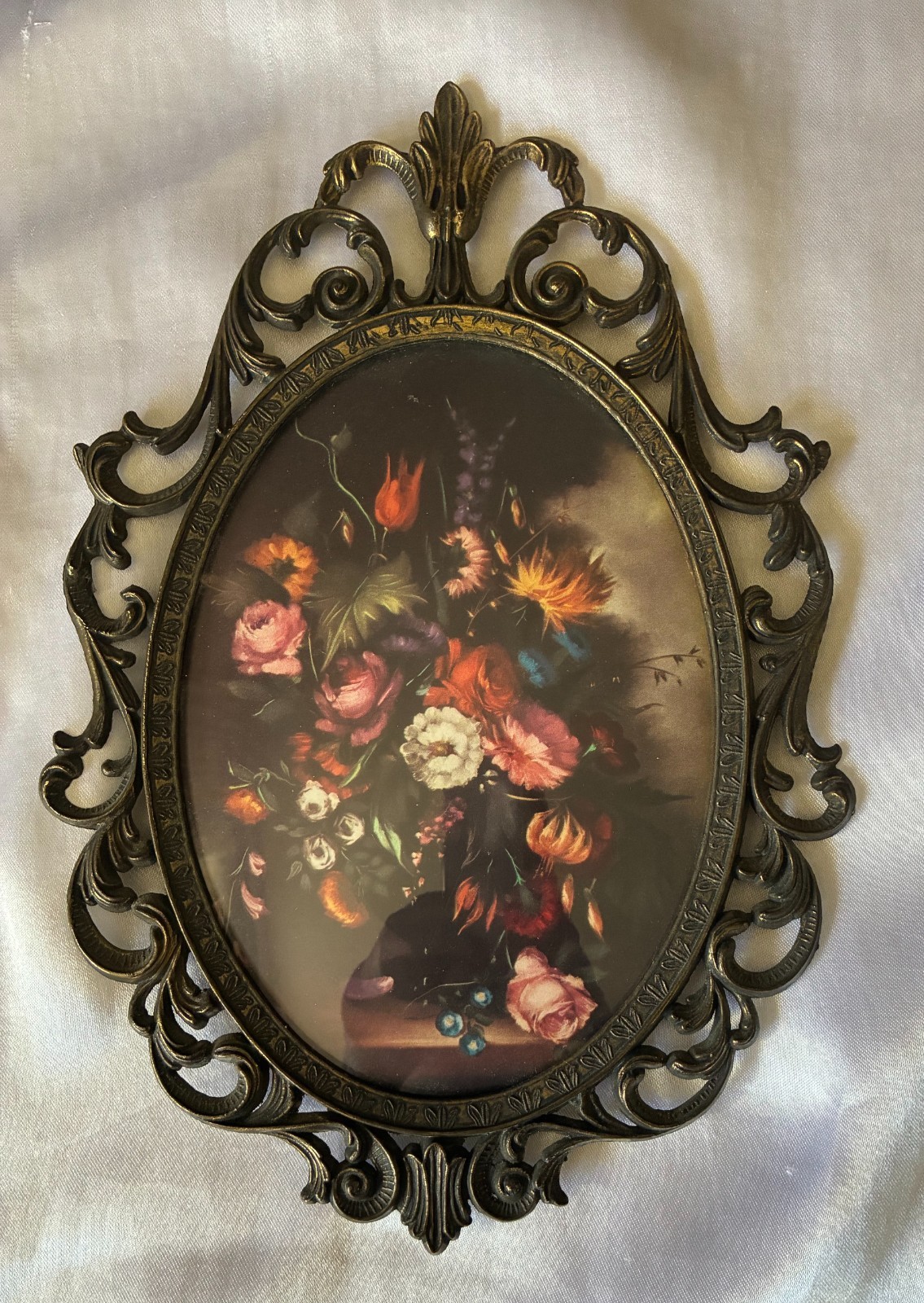 Vintage Brass Oval Ornate Convex Floral Picture Frame Made in Italy 10"x7" Vintage Brass Oval Ornate Convex Floral Picture Frame Made in Italy 10"x7"