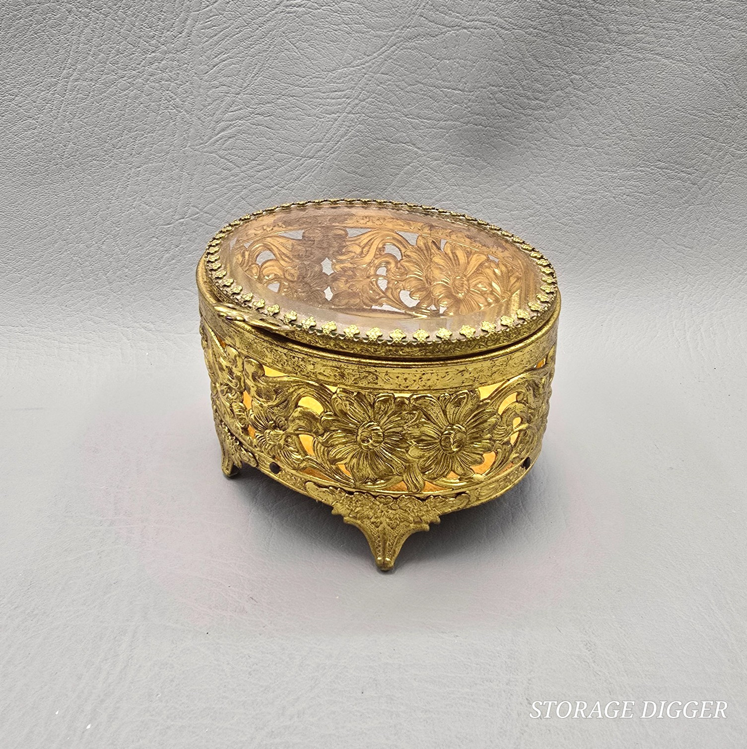 VTG Ormolu Oval Ornate Gold Metal Trinket Box w/ Glass Lid Jewelry Storage VTG Ormolu Oval Ornate Gold Metal Trinket Box w/ Glass Lid Jewelry Storage