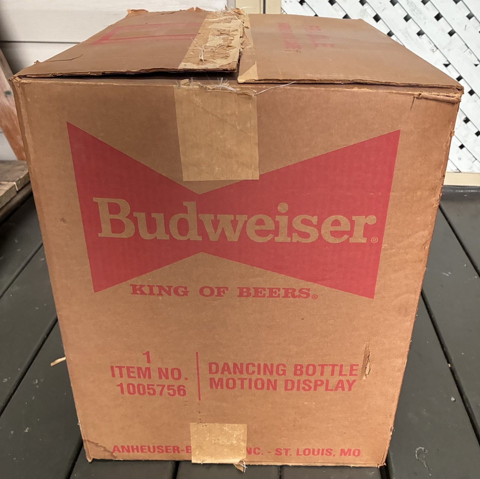 NOS 1990’S BUDWEISER BEER SAXOPHONE DANCING MOTION BOTTLE 32 X 12 X 9 Nice NOS 1990’S BUDWEISER BEER SAXOPHONE DANCING MOTION BOTTLE 32 X 12 X 9 Nice