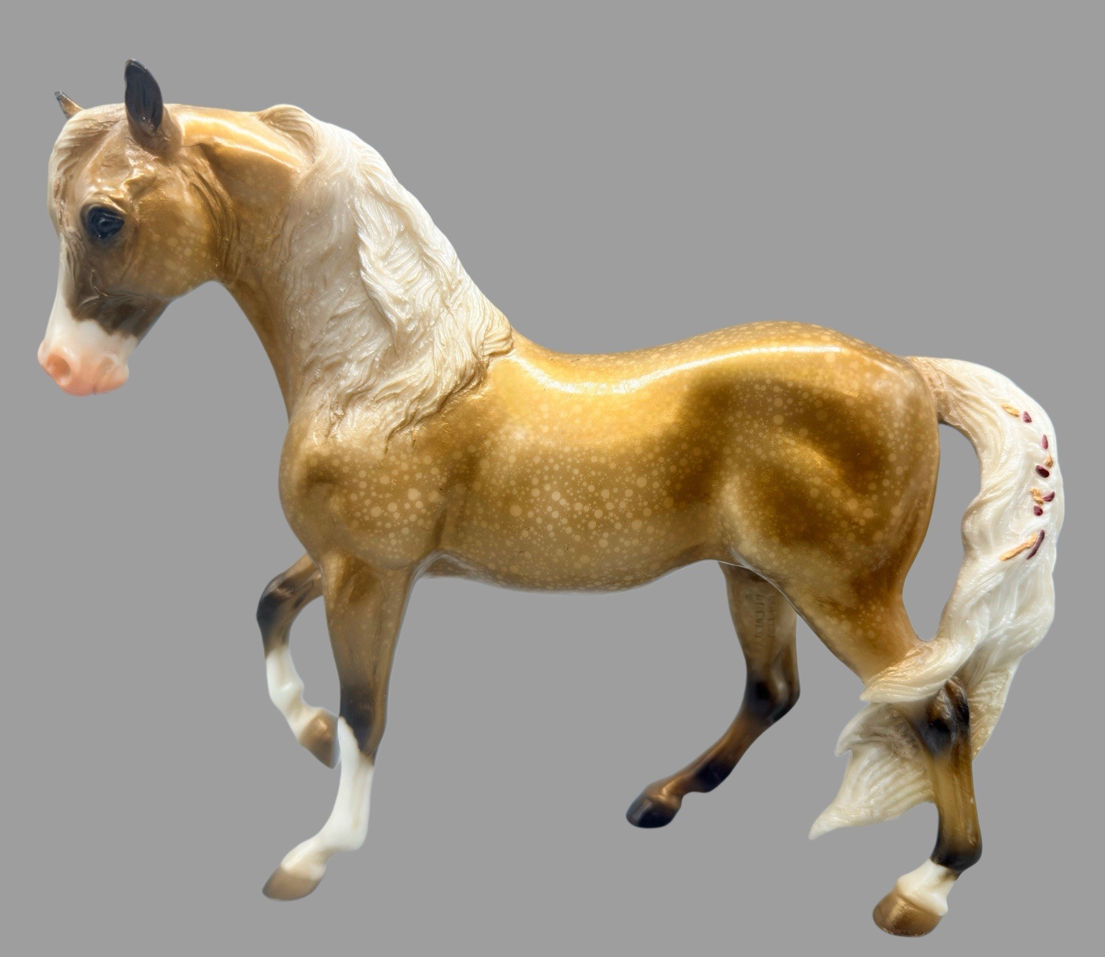 Breyer #700404 Glittery 2004 Holiday Horse, Glossy Dappled Gold Marabella GUC❣️