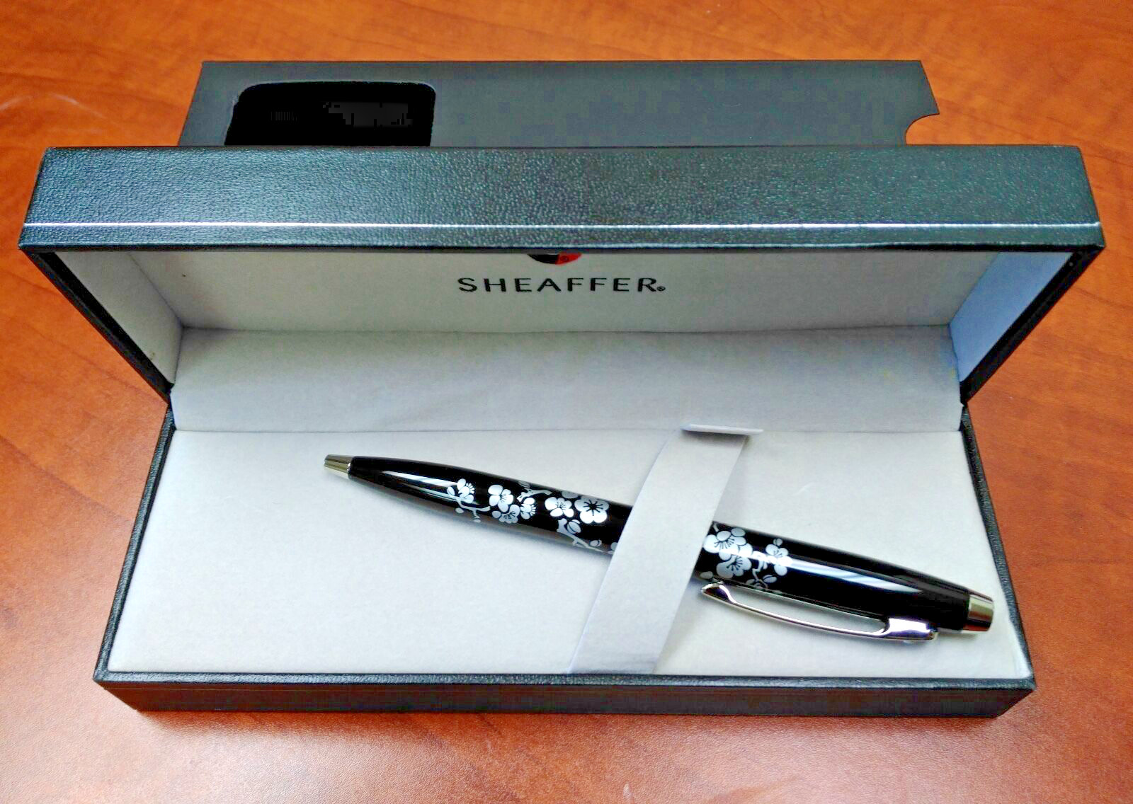 Sheaffer 100 Friends of Winter - Plum Ballpoint Pen 100% Authentic -- BOX DAMAGE Sheaffer 100 Friends of Winter - Plum Ballpoint Pen 100% Authentic -- BOX DAMAGE