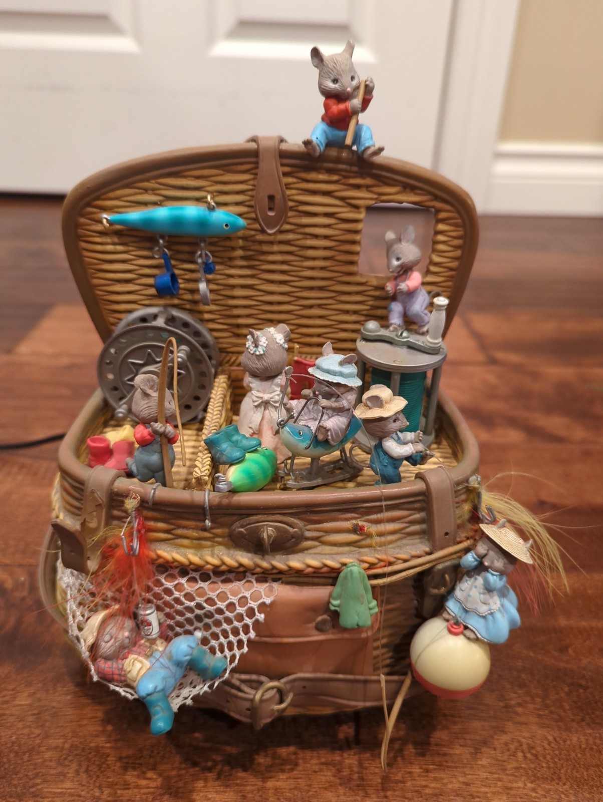 Vintage Enesco "Gone Fishing" Deluxe Multi Action Musical 1990 #583502 Works Vintage Enesco "Gone Fishing" Deluxe Multi Action Musical 1990 #583502 Works