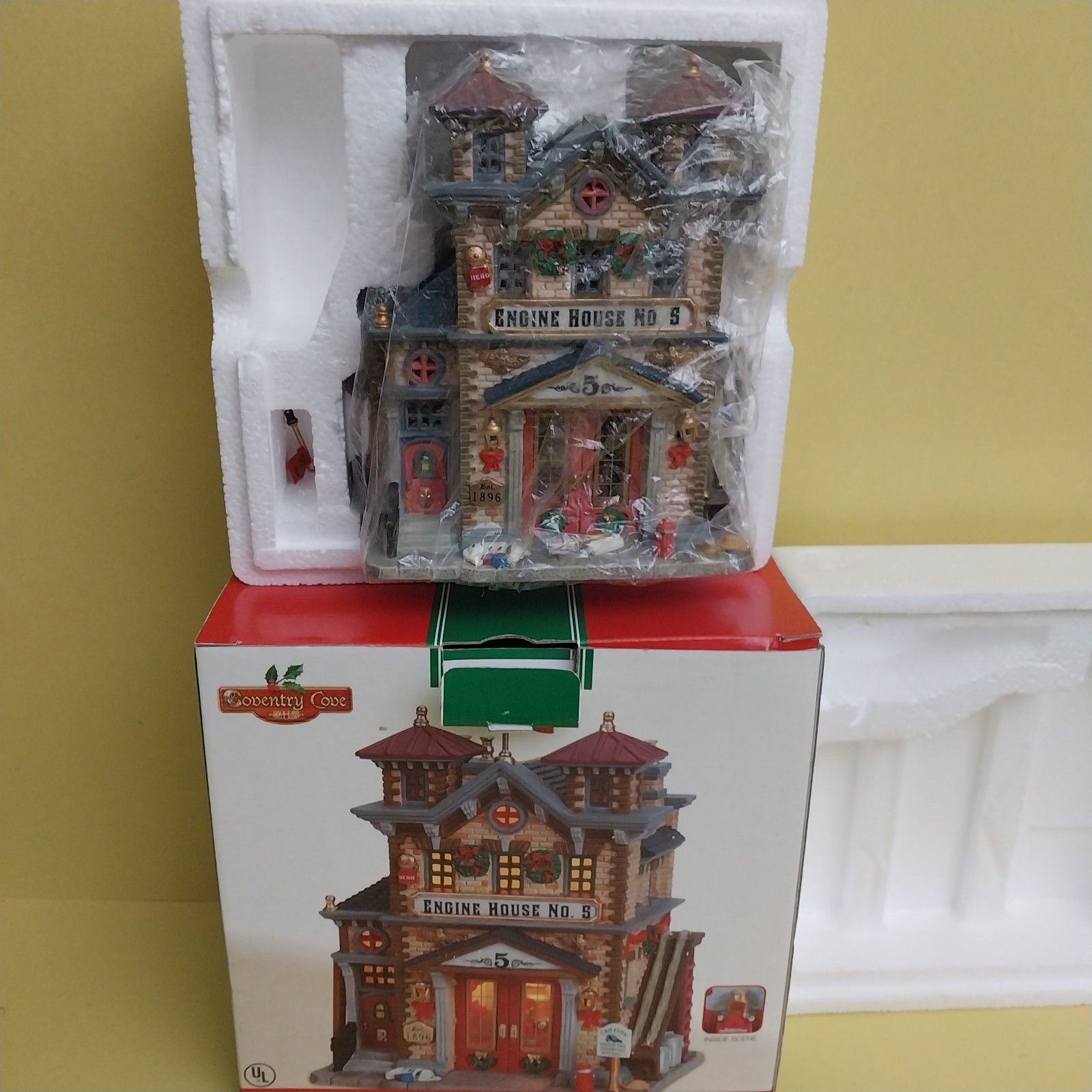 Coventry Cove Village "Engine House" No. 5 New In Box Christmas Lighted Building