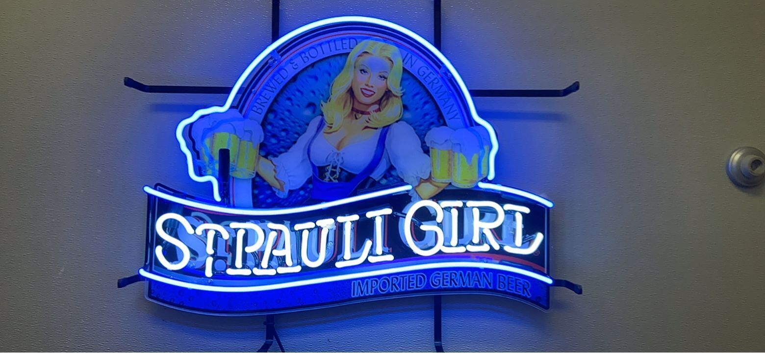 St Pauli Girl Imported German Beer Neon Light Sign 24\