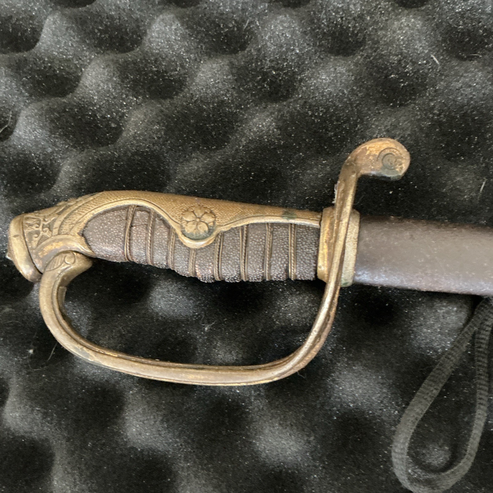 Curved Single-Edge Steel Saber Sword, Leather Handle w/ Scabbard 