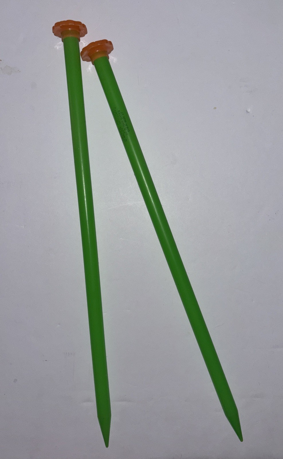 VTG 1960’s Bates FLOWER POWER JEANNE DAMON Knitting Needles Size 17 Green Orange VTG 1960’s Bates FLOWER POWER JEANNE DAMON Knitting Needles Size 17 Green Orange