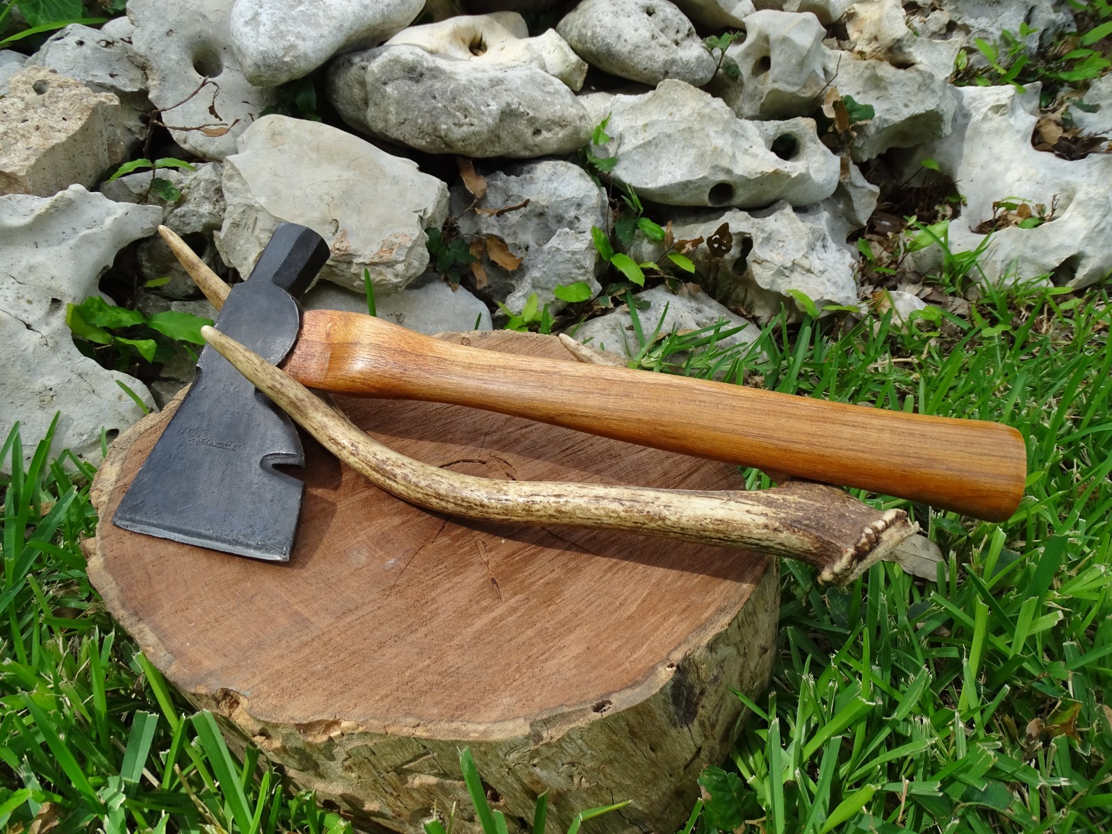 Vintage Red Diamond Carpenters Hatchet Refurbished New Handle Blued Vintage Red Diamond Carpenters Hatchet Refurbished New Handle Blued