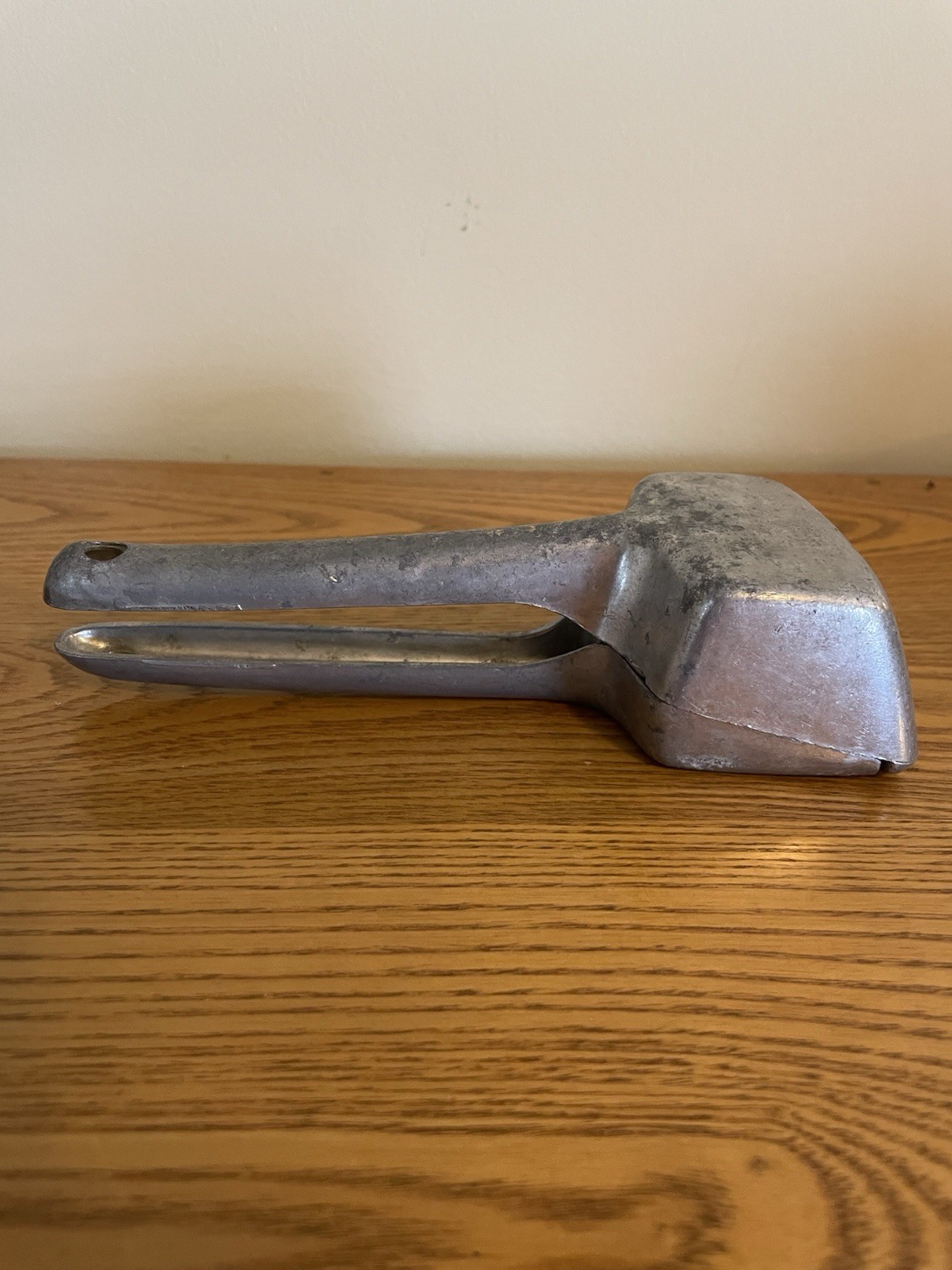 Vintage Irvinware Ice Crusher Hand Held Aluminum Press Bar Tool Kitchen USA Vintage Irvinware Ice Crusher Hand Held Aluminum Press Bar Tool Kitchen USA
