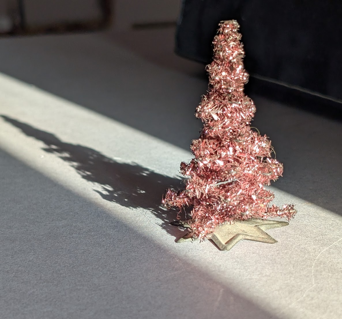 VERY RARE PUTZ VTG CHRISTMAS PINK/FUCSIA TINSEL TREE - FOR SERIOUS COLLECTORS VERY RARE PUTZ VTG CHRISTMAS PINK/FUCSIA TINSEL TREE - FOR SERIOUS COLLECTORS