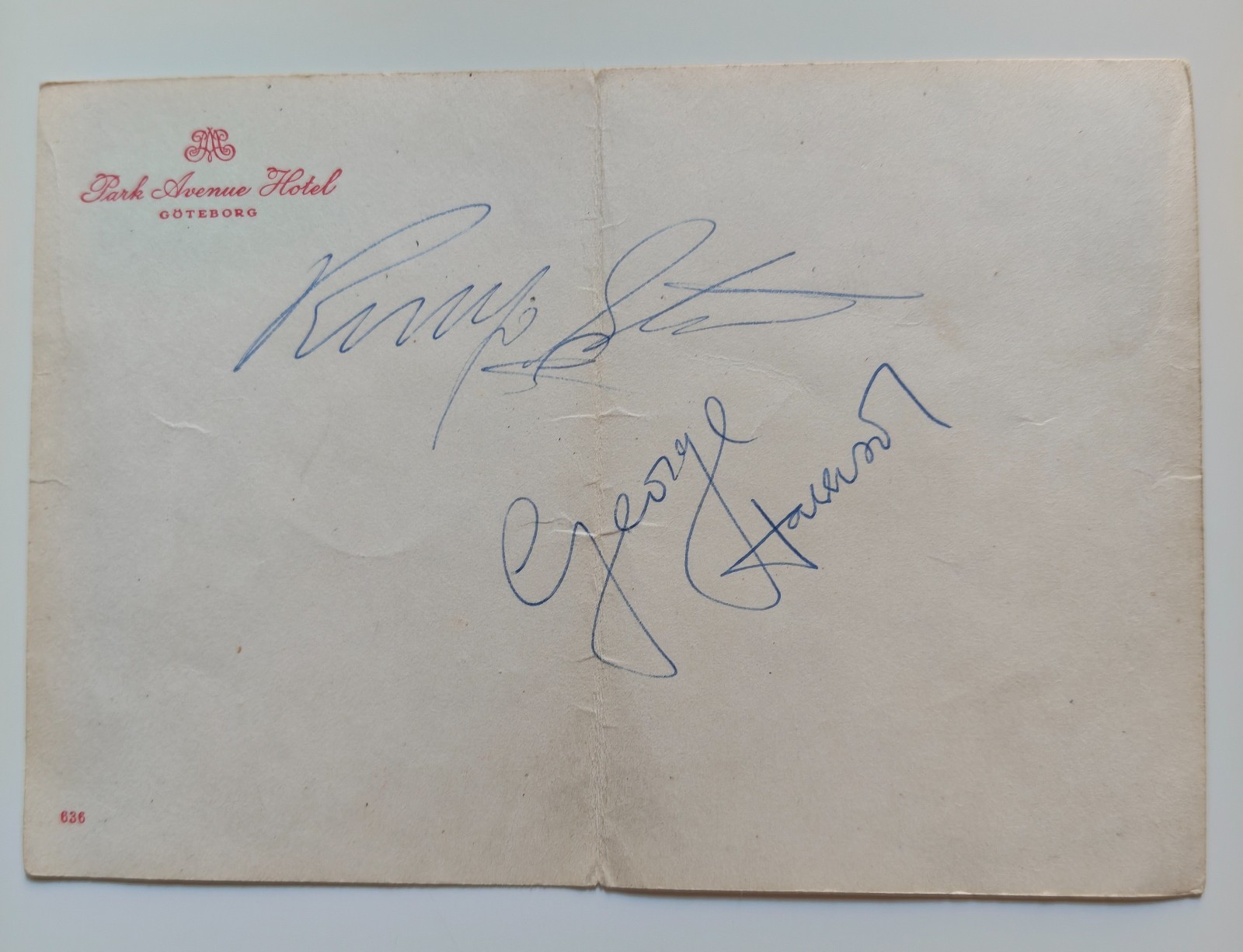 THE BEATLES – RINGO STARR & GEORGE HARRISON AUTOGRAPHS – 1963 THE BEATLES – RINGO STARR & GEORGE HARRISON AUTOGRAPHS – 1963