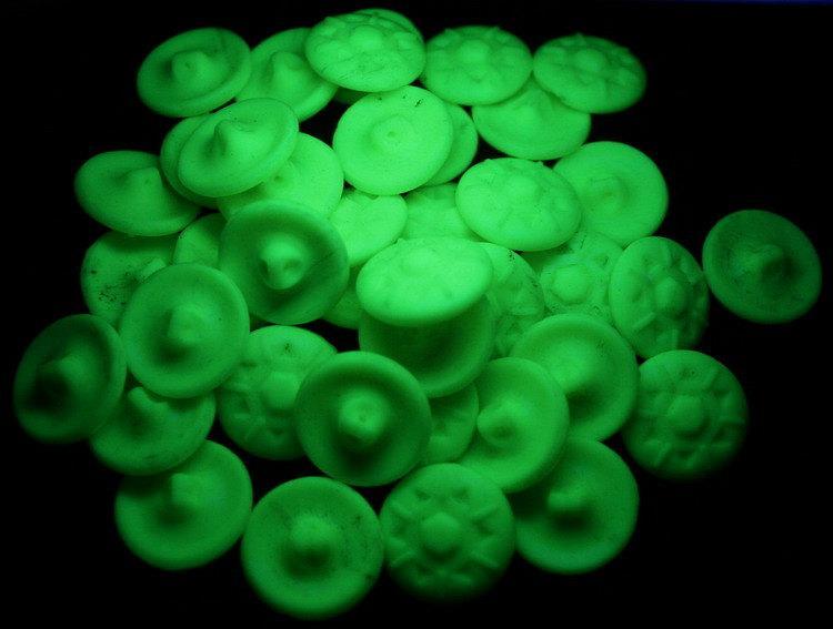 Uranium snowflake glass buttons 18mm Lot 24pcs Vintage Czech Uranium snowflake glass buttons 18mm Lot 24pcs Vintage Czech