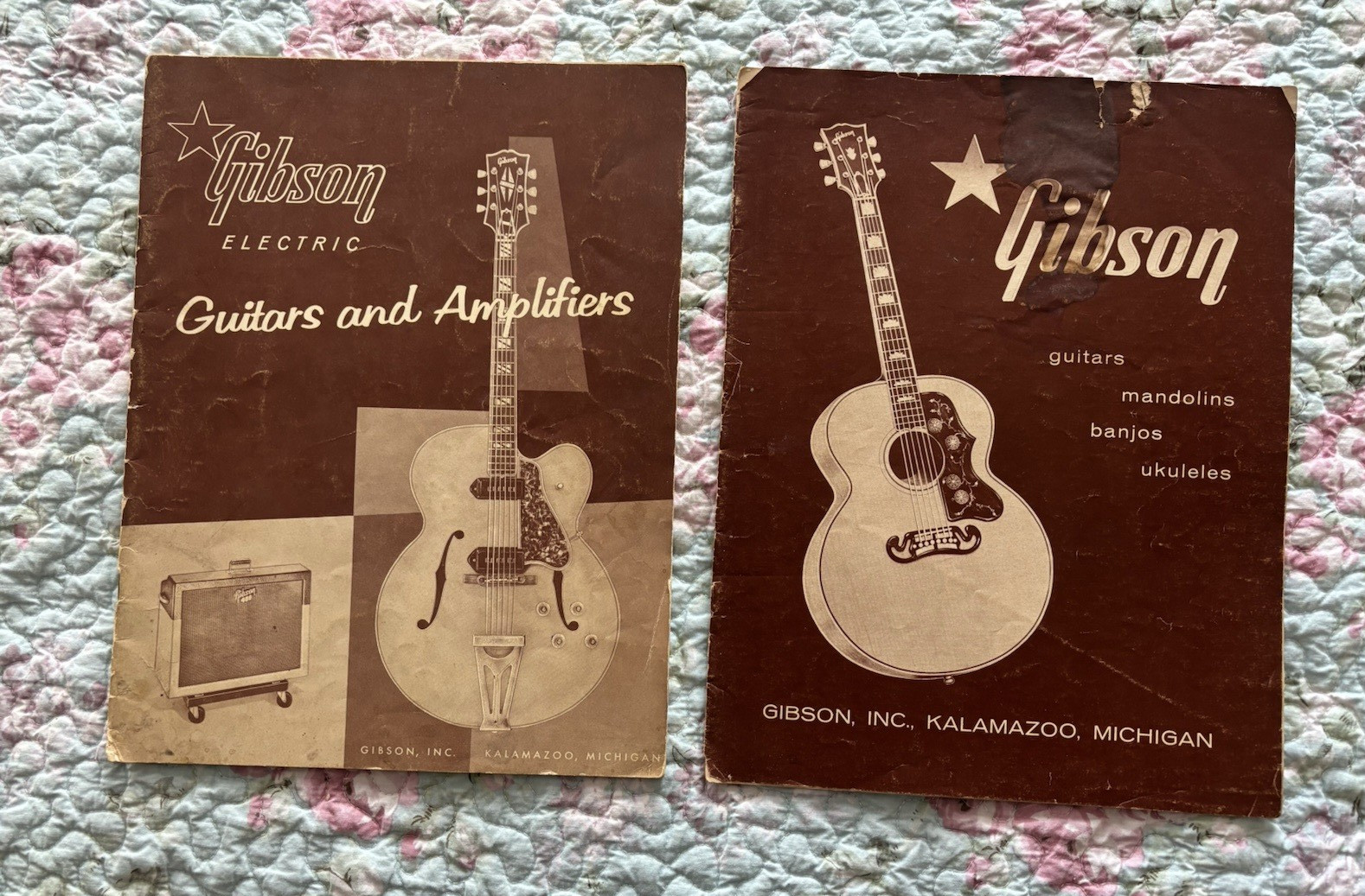 2 ORIGINAL 1958 Gibson Brochure Catalog Guitars & Amps+Guitars Mando Banjo Uke