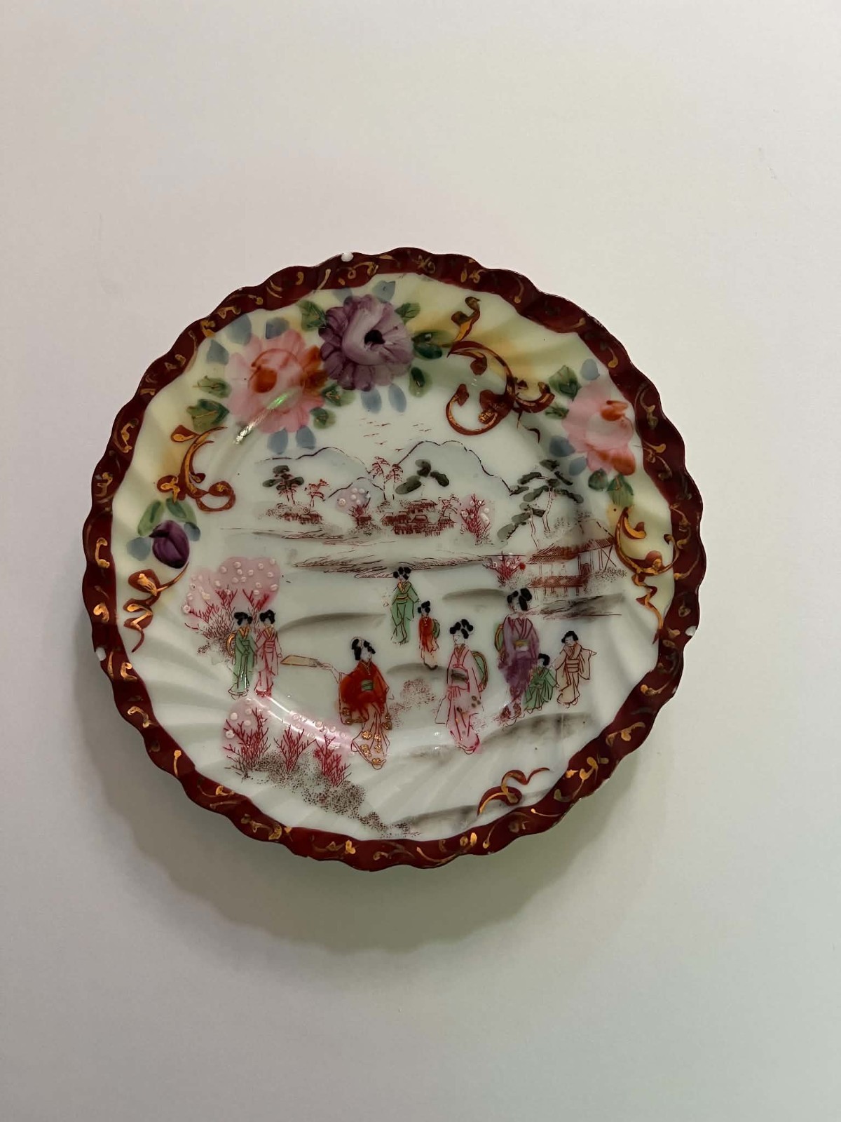 Vintage Japanese Geisha Girl Porcelain Plate Scalloped Maroon Gold Hand Painted Vintage Japanese Geisha Girl Porcelain Plate Scalloped Maroon Gold Hand Painted