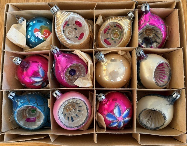 Vintage 1940-50s Mixed Set 12 Christmas Ornaments Shiny Brite + Others w/ Box Vintage 1940-50s Mixed Set 12 Christmas Ornaments Shiny Brite + Others w/ Box
