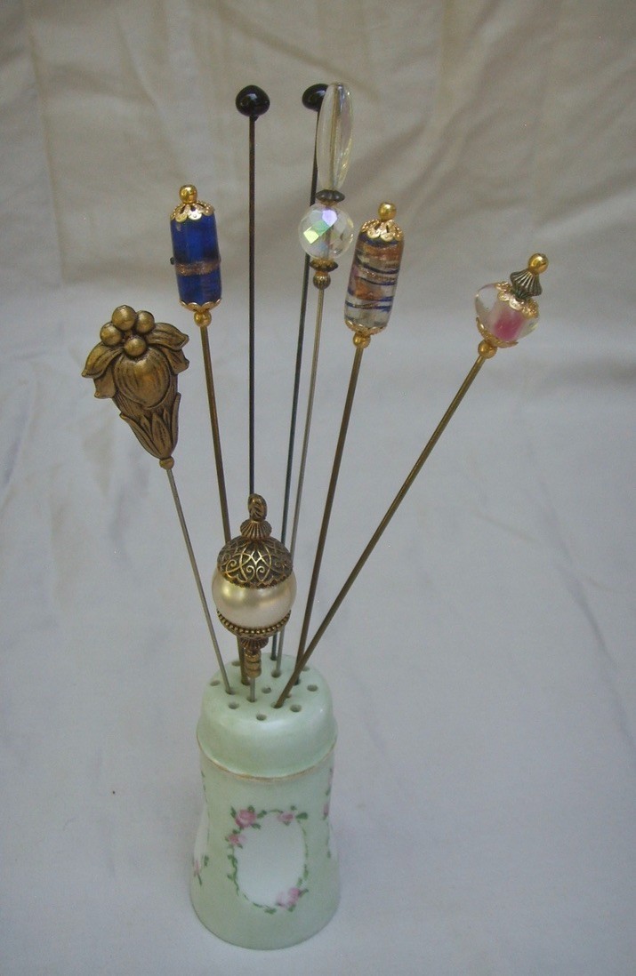 LOT OF 8 VTG HAT PINS WITH PORCELAIN HAT PIN HOLDER LOT OF 8 VTG HAT PINS WITH PORCELAIN HAT PIN HOLDER
