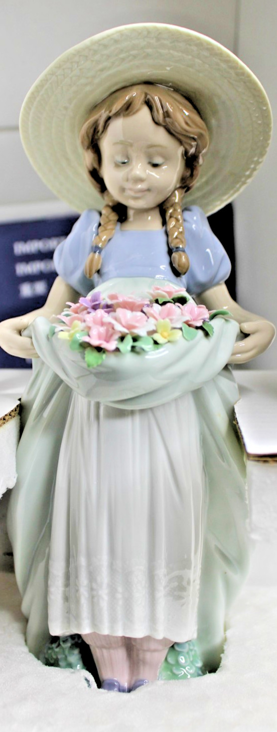 Lladro Figurine BOUNTIFUL BLOSSOMS #6756 With original box Lladro Figurine BOUNTIFUL BLOSSOMS #6756 With original box