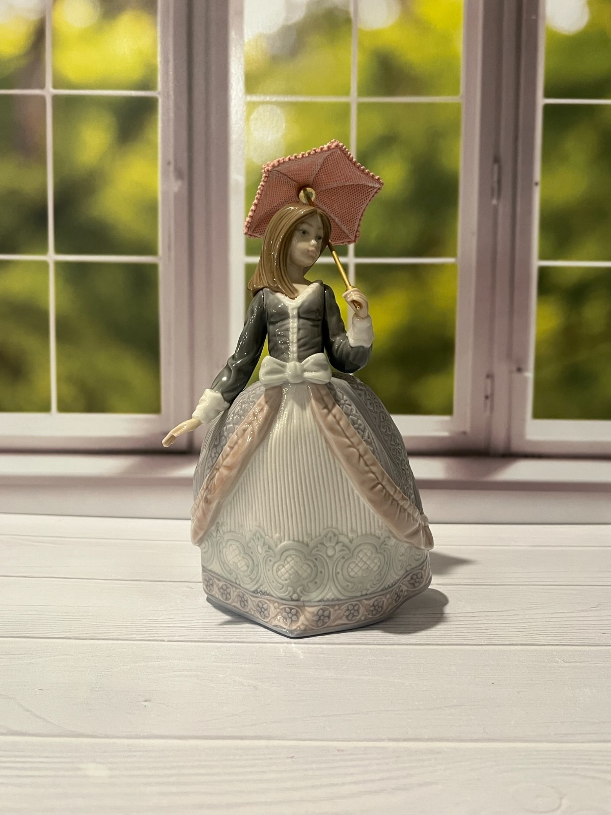 Lladro Angela-Umbrella Lady #5211 Lladro Angela-Umbrella Lady #5211