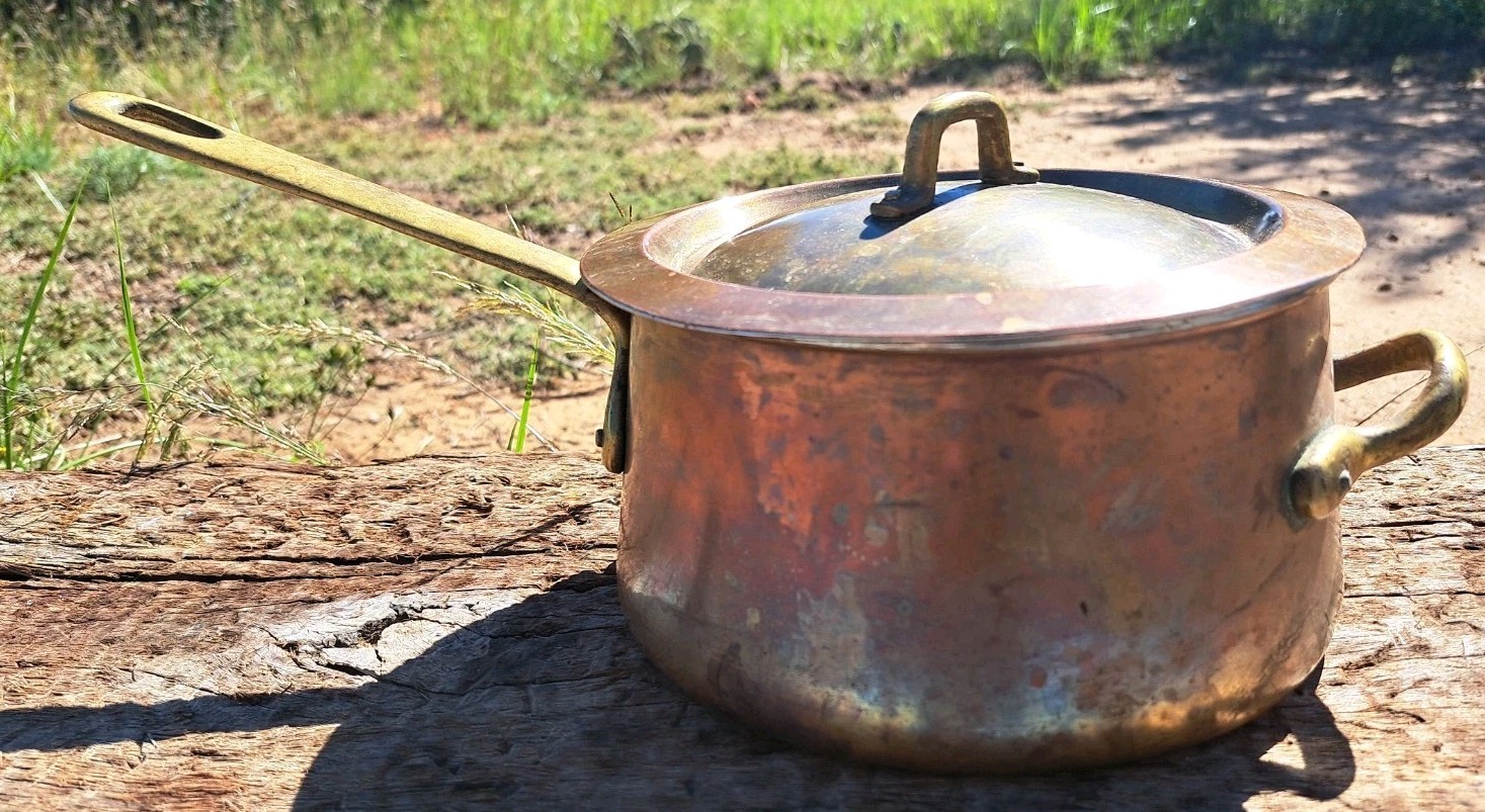 Vintage Copper Pot With Lid Brass Handles 6.6" X 4" See Photos Vintage Copper Pot With Lid Brass Handles 6.6" X 4" See Photos