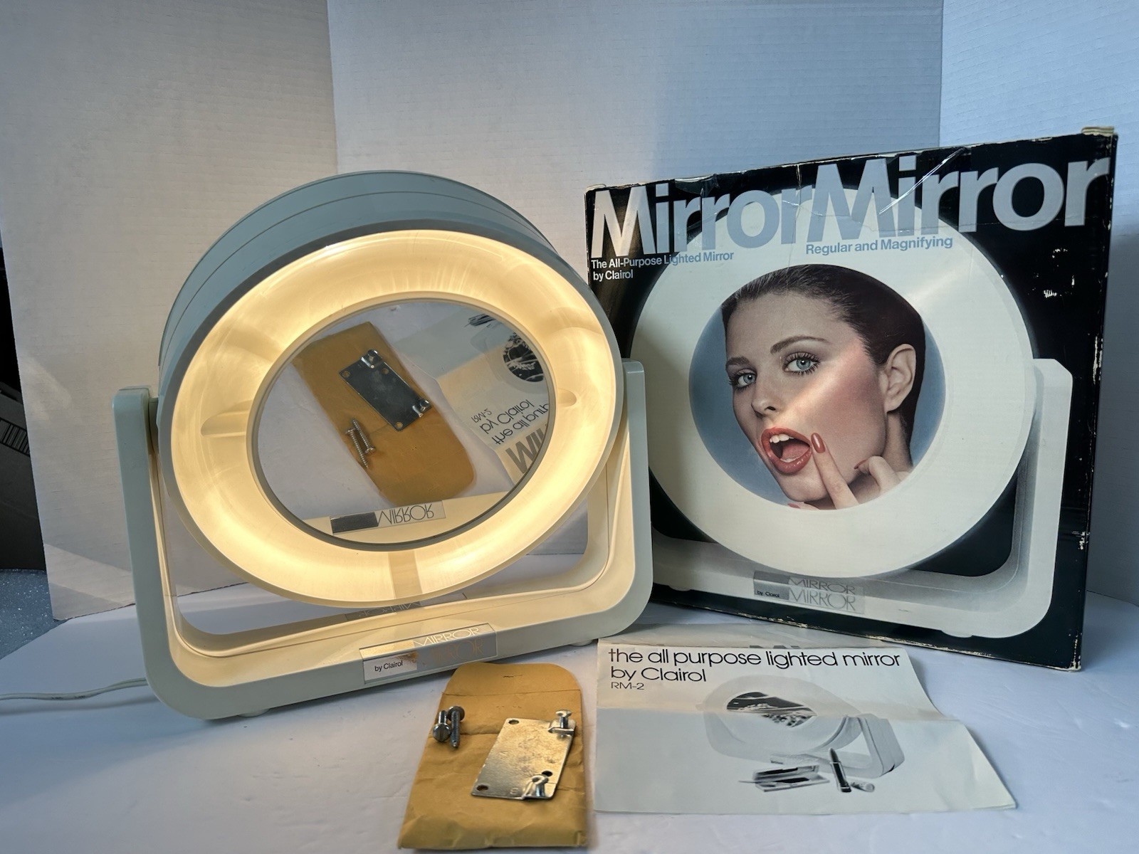 VTG 70s Pivoting Makeup Mirror By CLAIROL Lighted Round Vanity W/ Box Works VTG 70s Pivoting Makeup Mirror By CLAIROL Lighted Round Vanity W/ Box Works