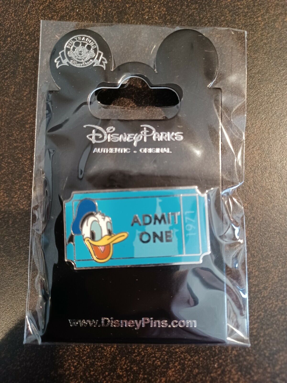 2012 Disney WDW Admission Ticket Donald Duck Pin With Packing 