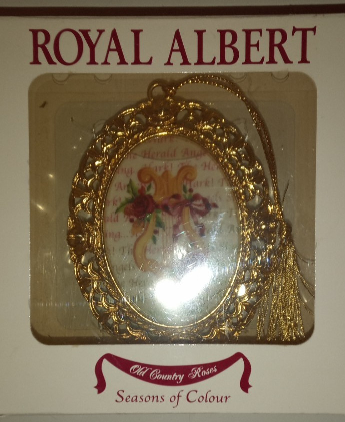 Vintage Royal Albert Old Country Roses Porcelain & Brass OvalChristmas Ornament Vintage Royal Albert Old Country Roses Porcelain & Brass OvalChristmas Ornament