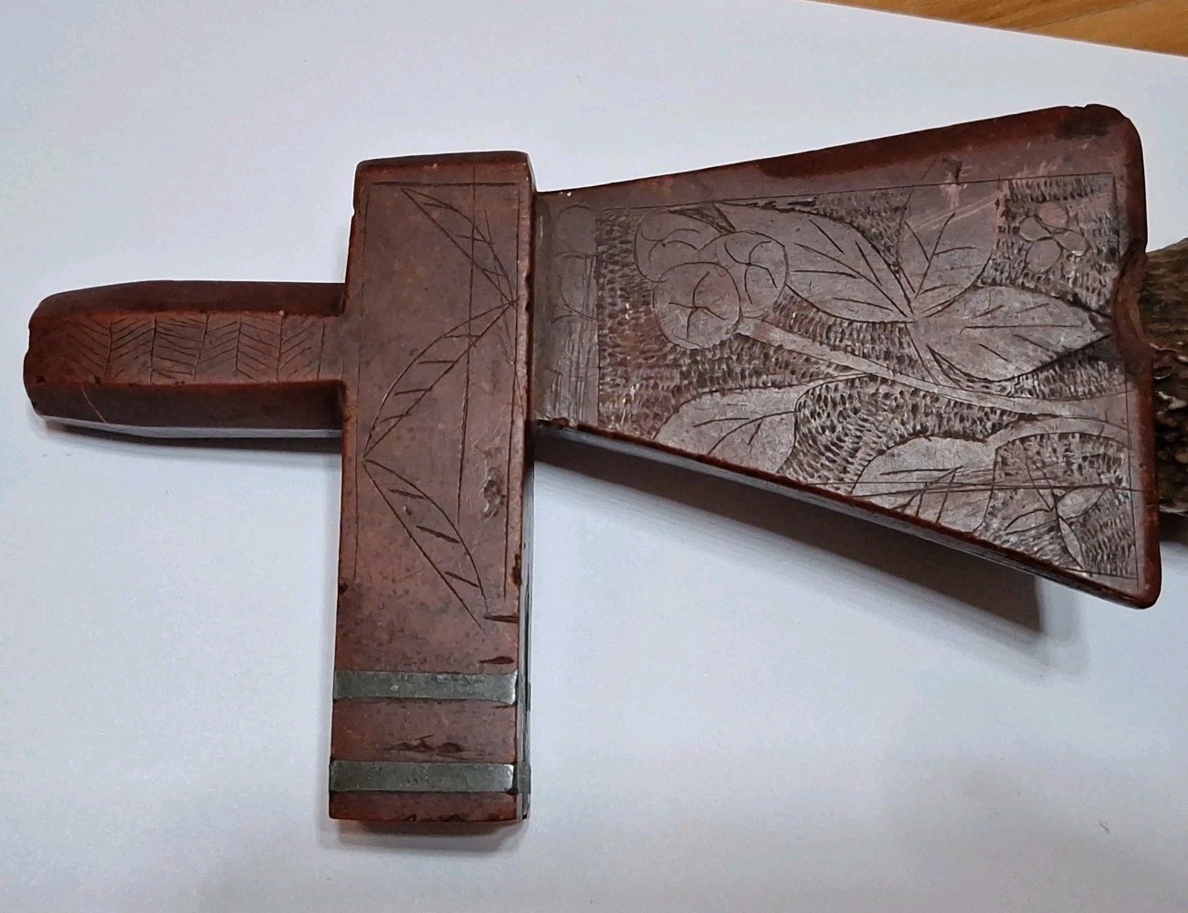 ARTIFACT N. IL. INDIAN ENGRAVED CATLINITE PIPE TOMAHAWK. AUTHENTICITY LETTER